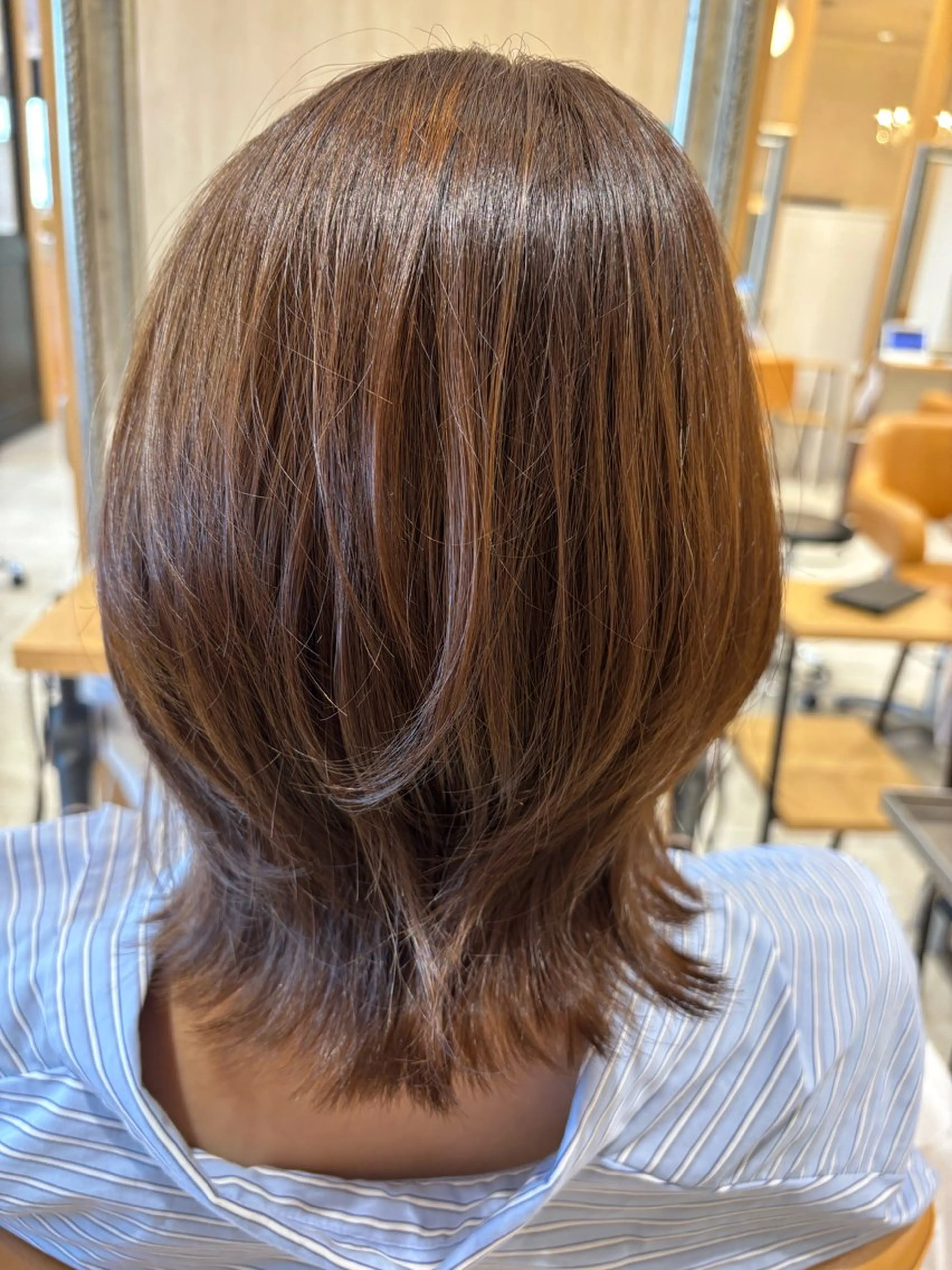 ミディアム カラー ベージュカラー くびれヘア ウルフカット かわにし ゆきのヘアスタイル