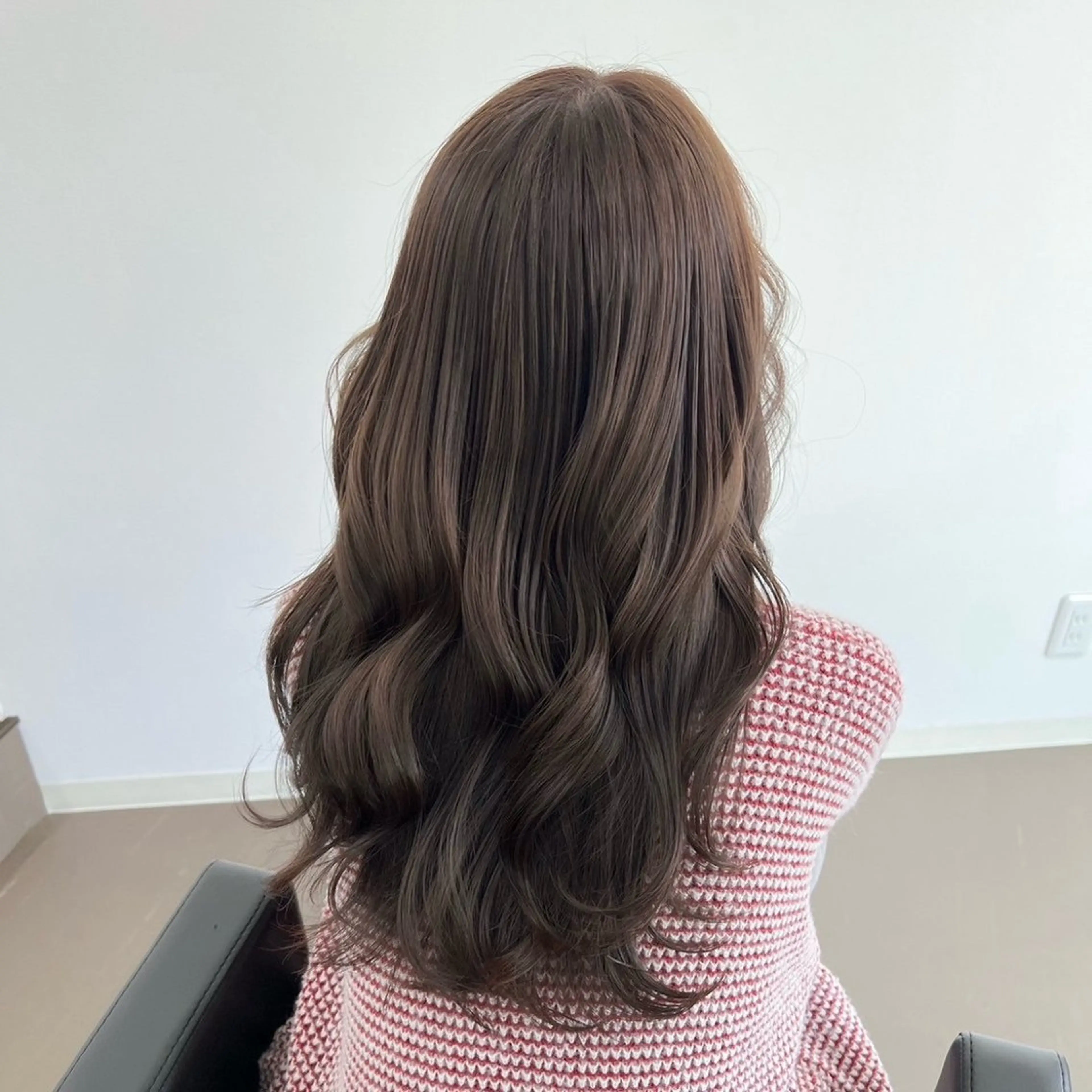 ロング 岡田 佳子のヘアスタイル