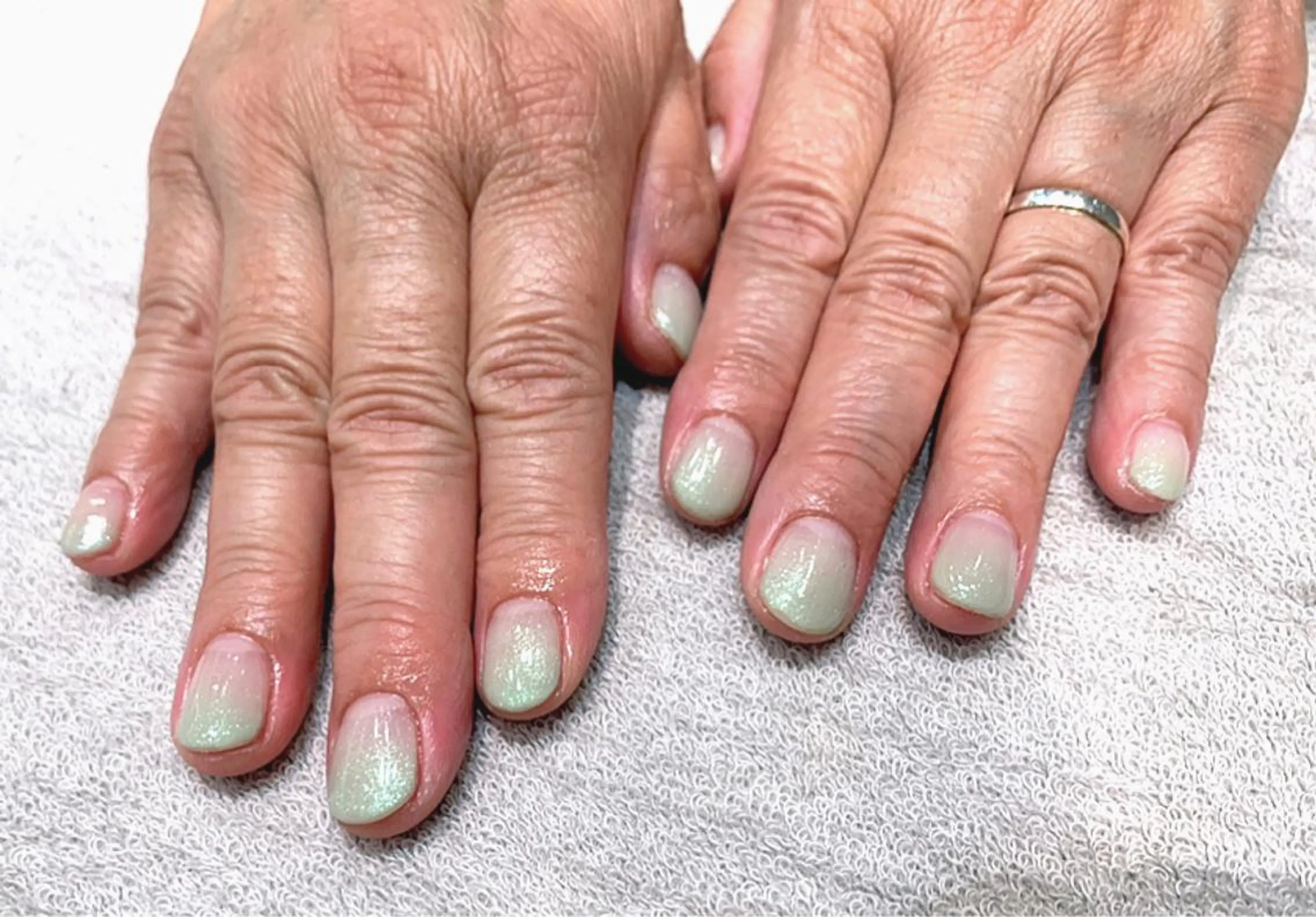 ネイル グラデーション グリーン nailAVANCE akariのネイルデザイン