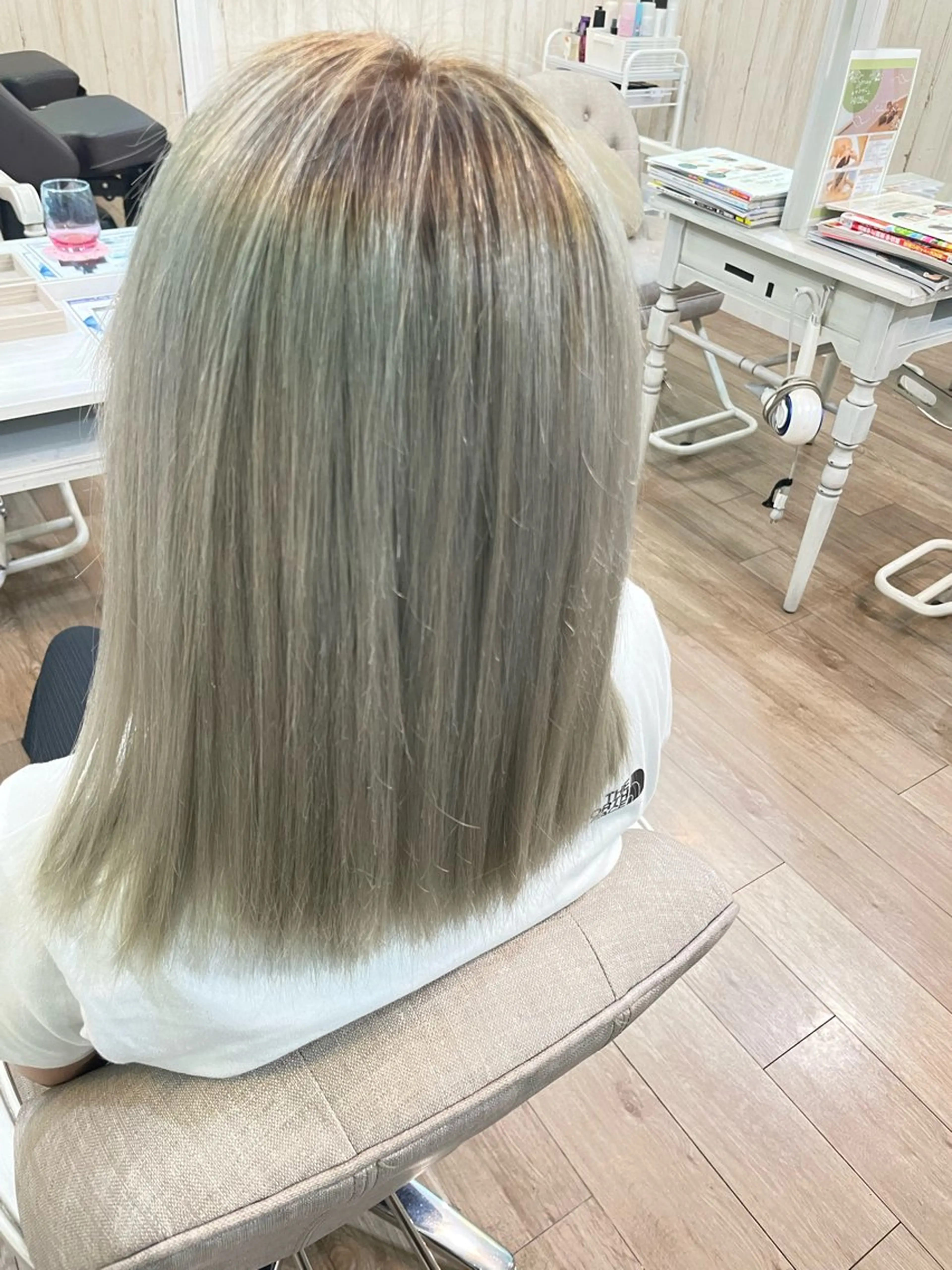 ミディアム ヘアカラー トリートメント 🐆アンドウ チカコ🦓のヘアスタイル