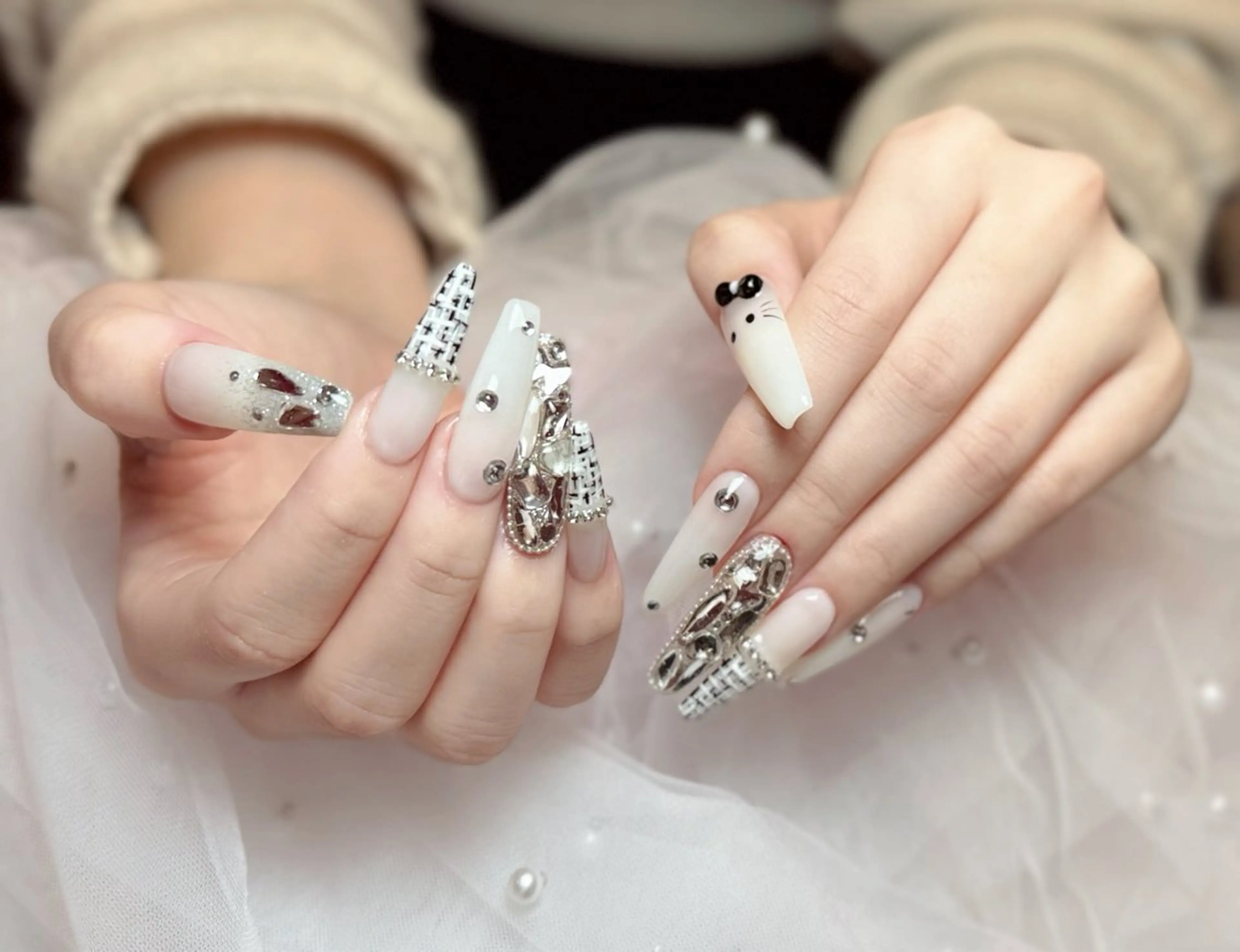 ネイル オーロラネイル チークネイル フットネイル フレンチネイル ジェルネイル ハンドネイル Nichi Nailsのネイルデザイン