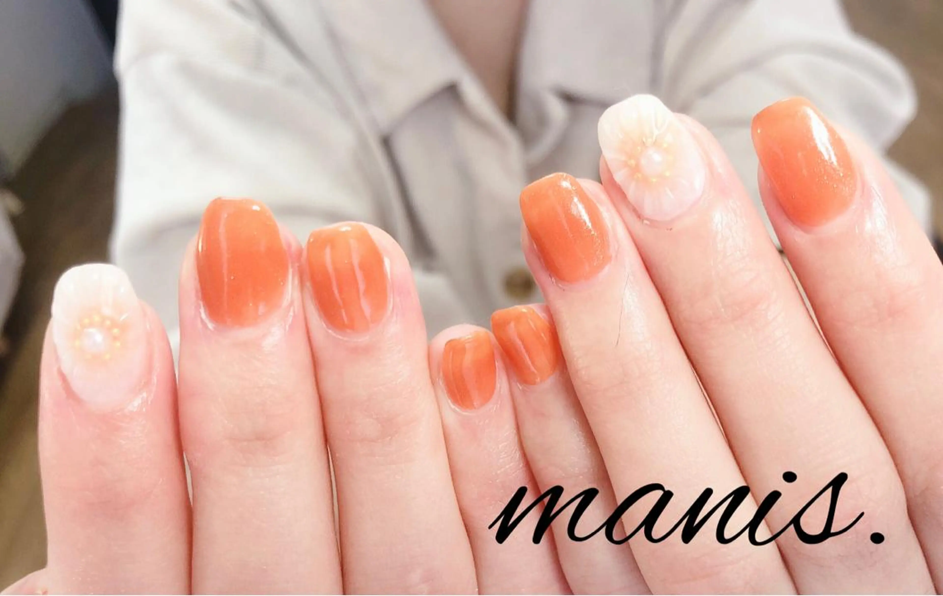 ネイル フラワーネイル ジェルネイル オレンジ manis .のネイルデザイン
