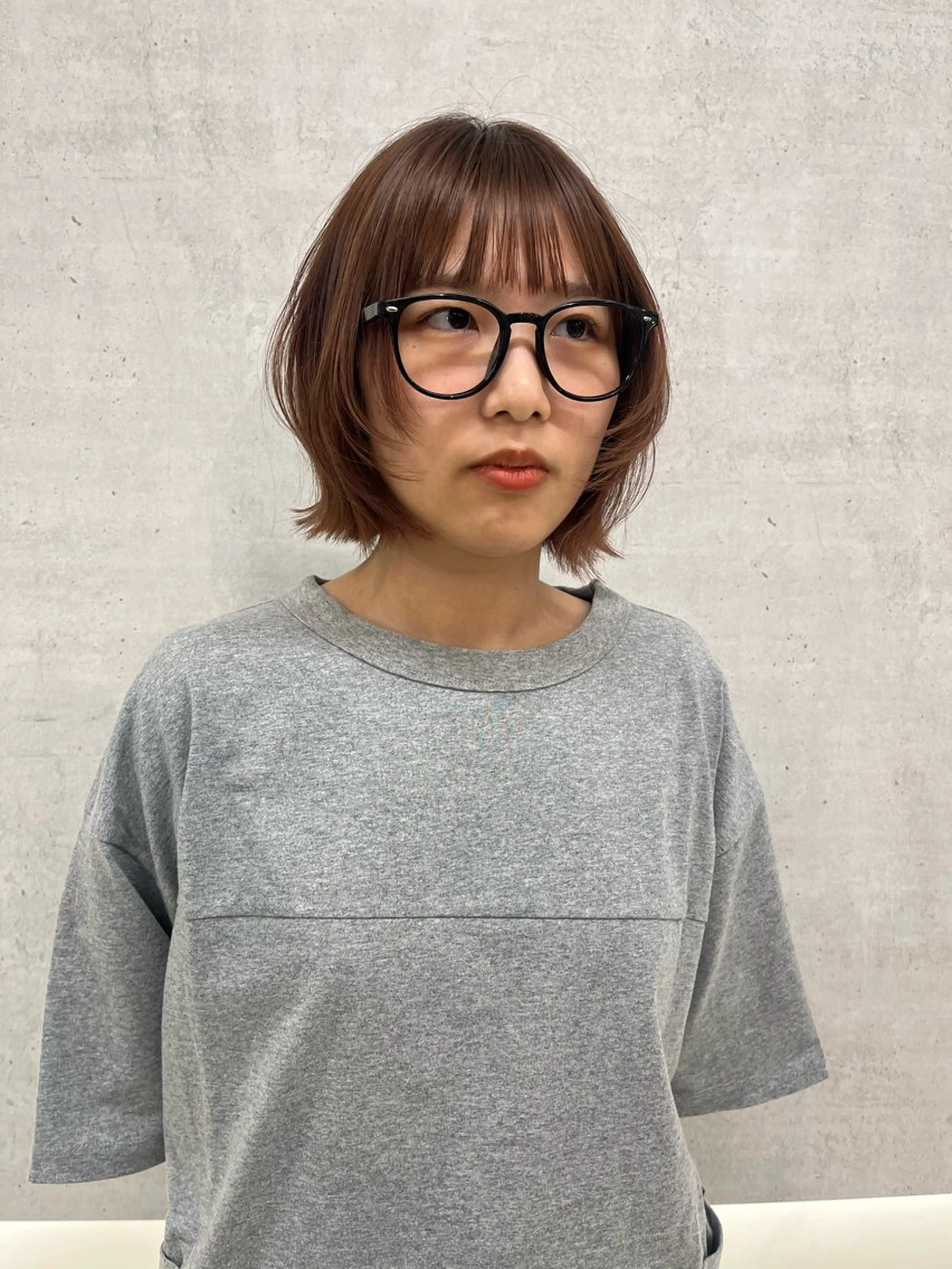 ミディアム ボブ 伸ばしかけ レイヤーカット yura /レイヤーカットのヘアスタイル