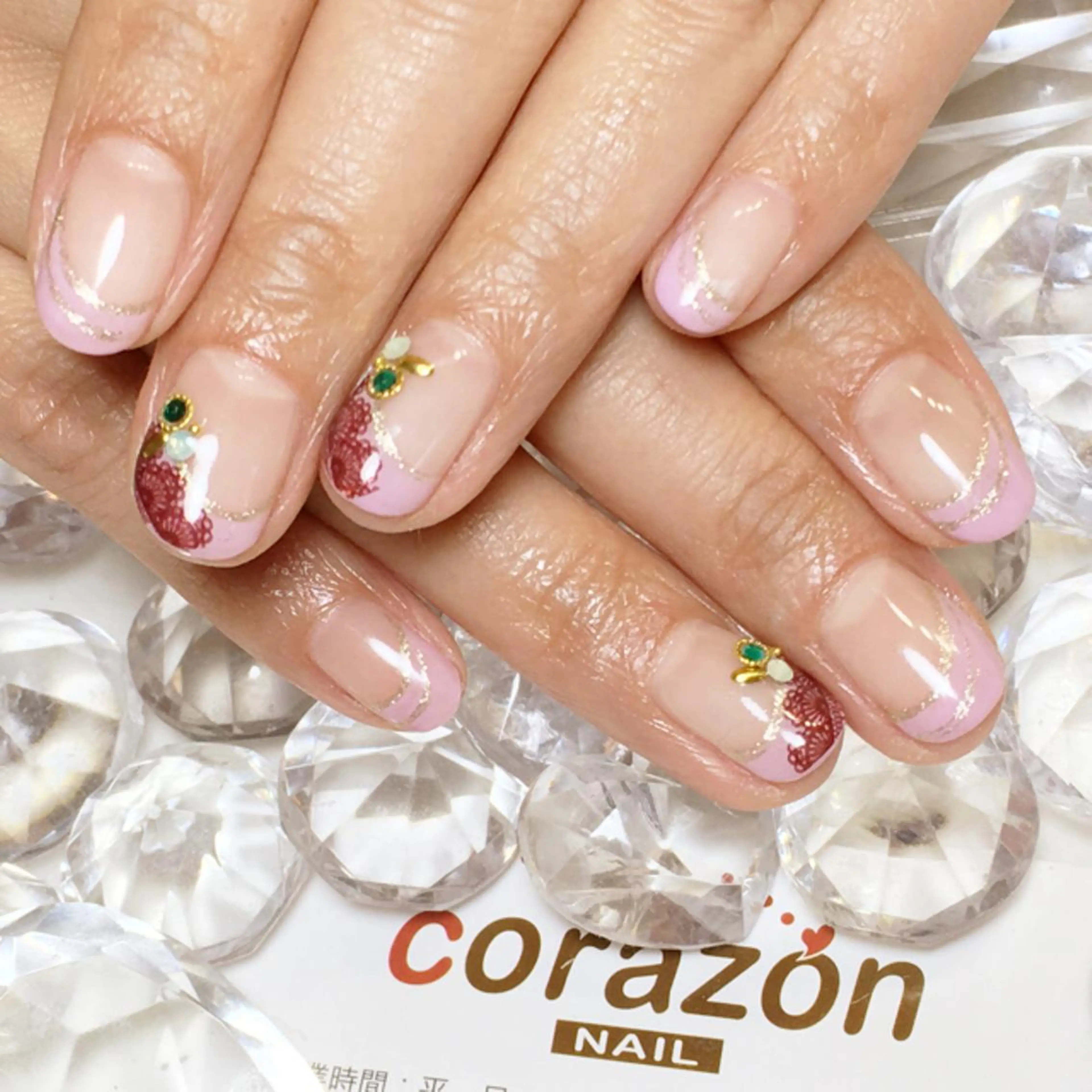 ネイル フレンチネイル グリーン レース 斜めフレンチ 赤色 corazon所属・ネイリスト aicoのネイルデザイン