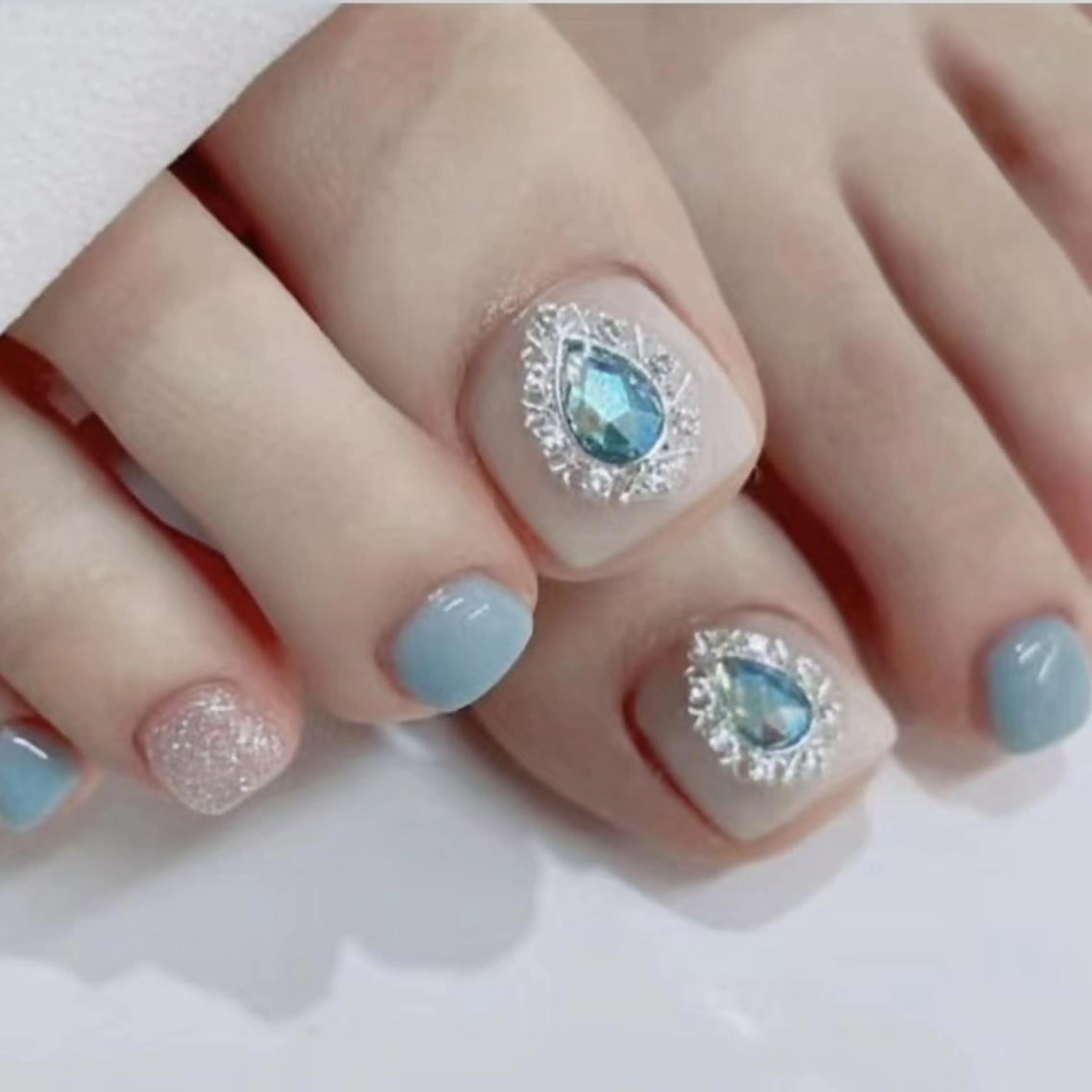 ネイル フットネイル Queenie 🦋のネイルデザイン