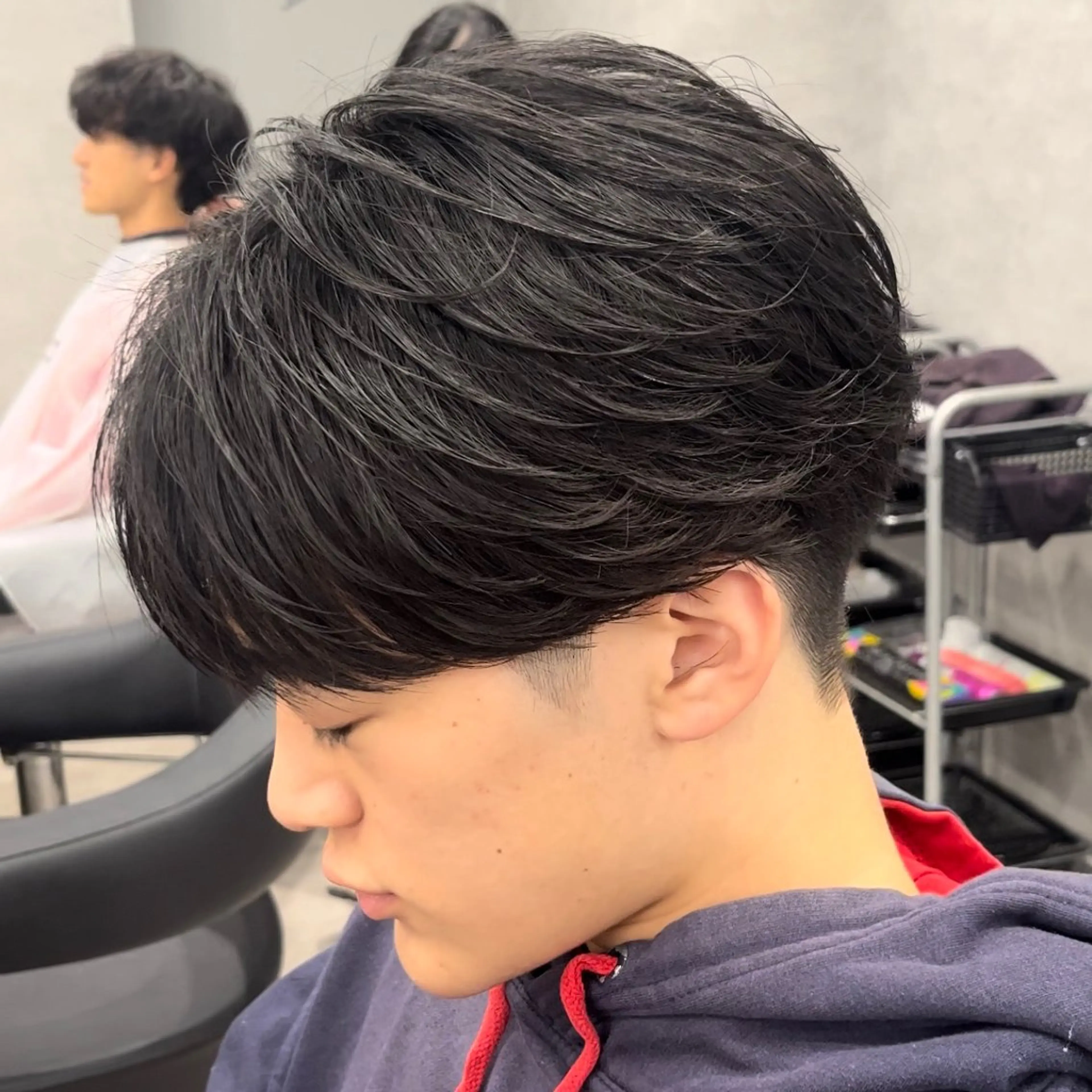 ショート カラー パーマ メンズ センターパート ニュアンスパーマ カット パーマ センターパート マスターかずまのヘアスタイル