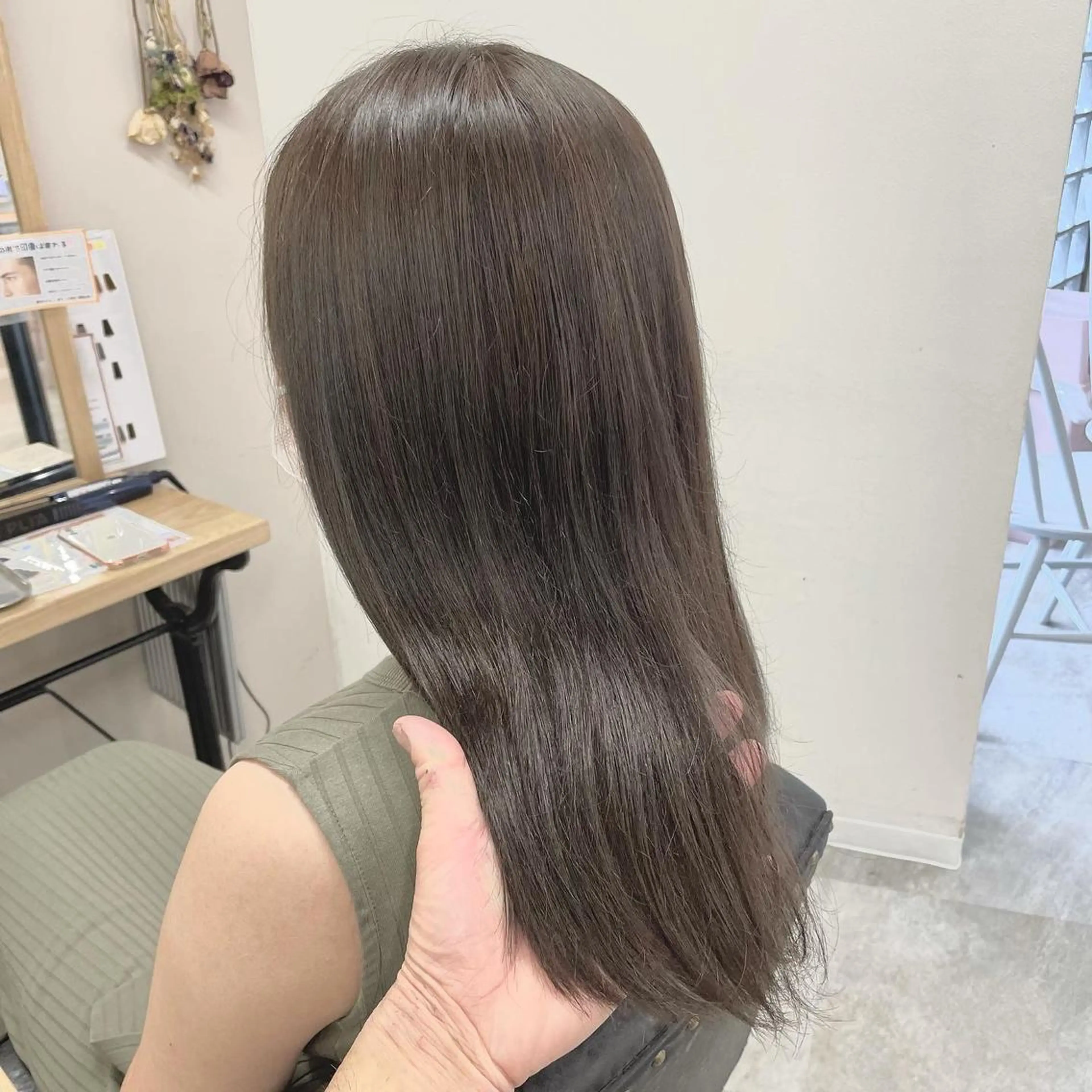 セミロング カラー 肌に馴染む暗髪 梅田・増田のヘアスタイル