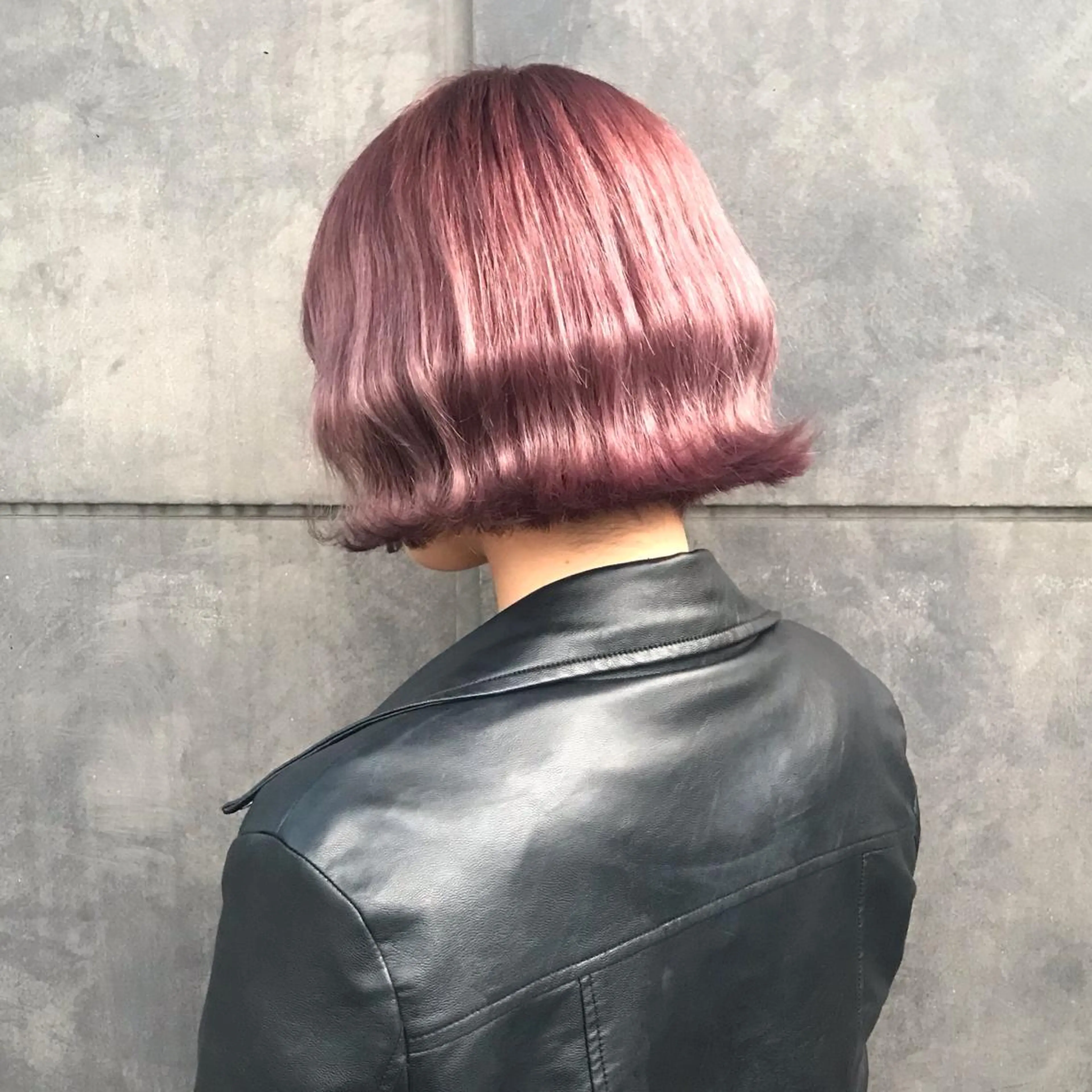 ショート カラー ブリーチ ピンクカラー タンバルモリ ムルギョル巻き 韓国風ヘア K-POP好き美容師 🇰🇷Kai.Yのヘアスタイル