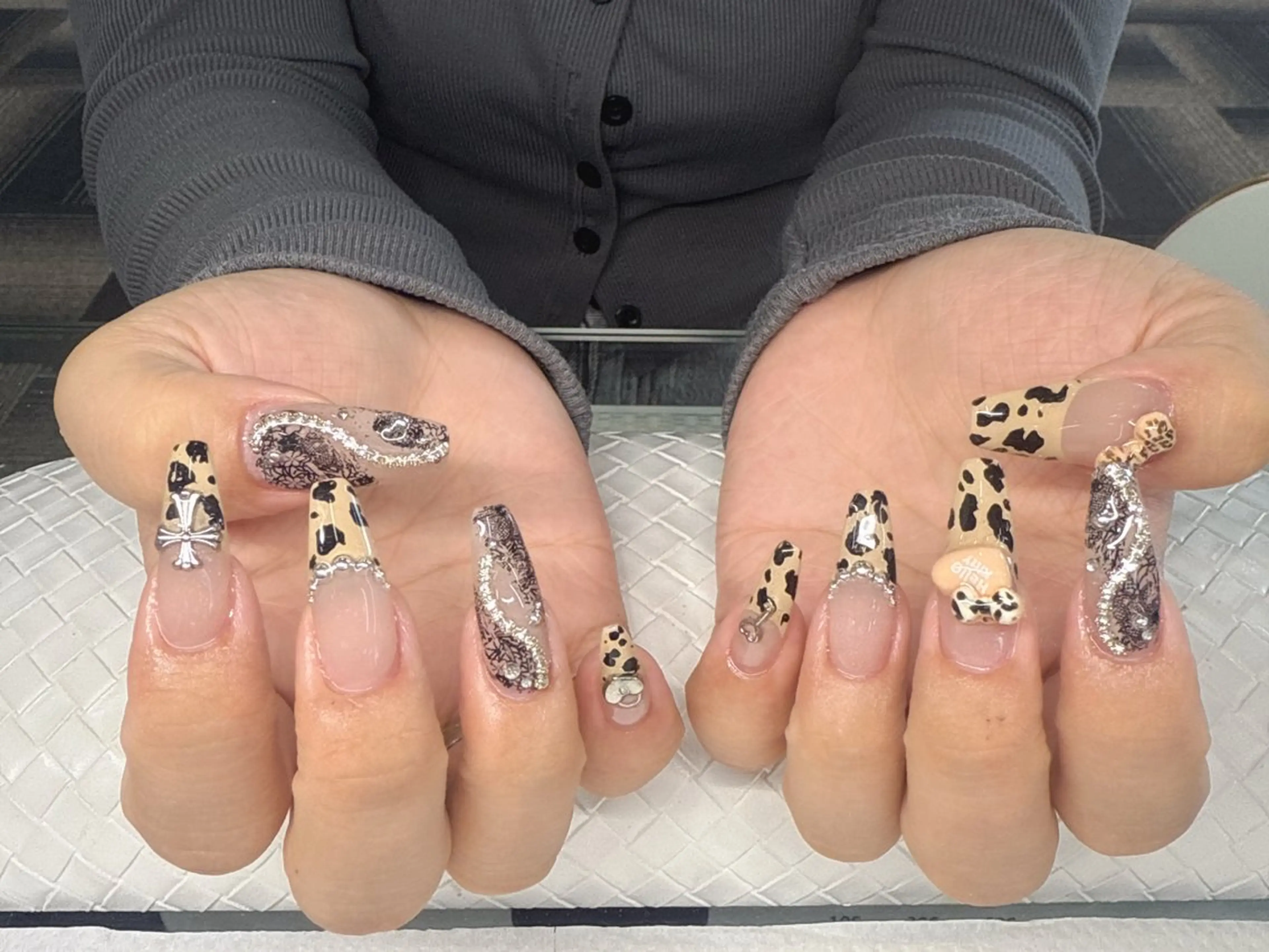 ネイル 長さ出し フットネイル フレンチネイル ジェルネイル ガーリー ハンドネイル NYネイルサロン 千葉中央店のネイルデザイン