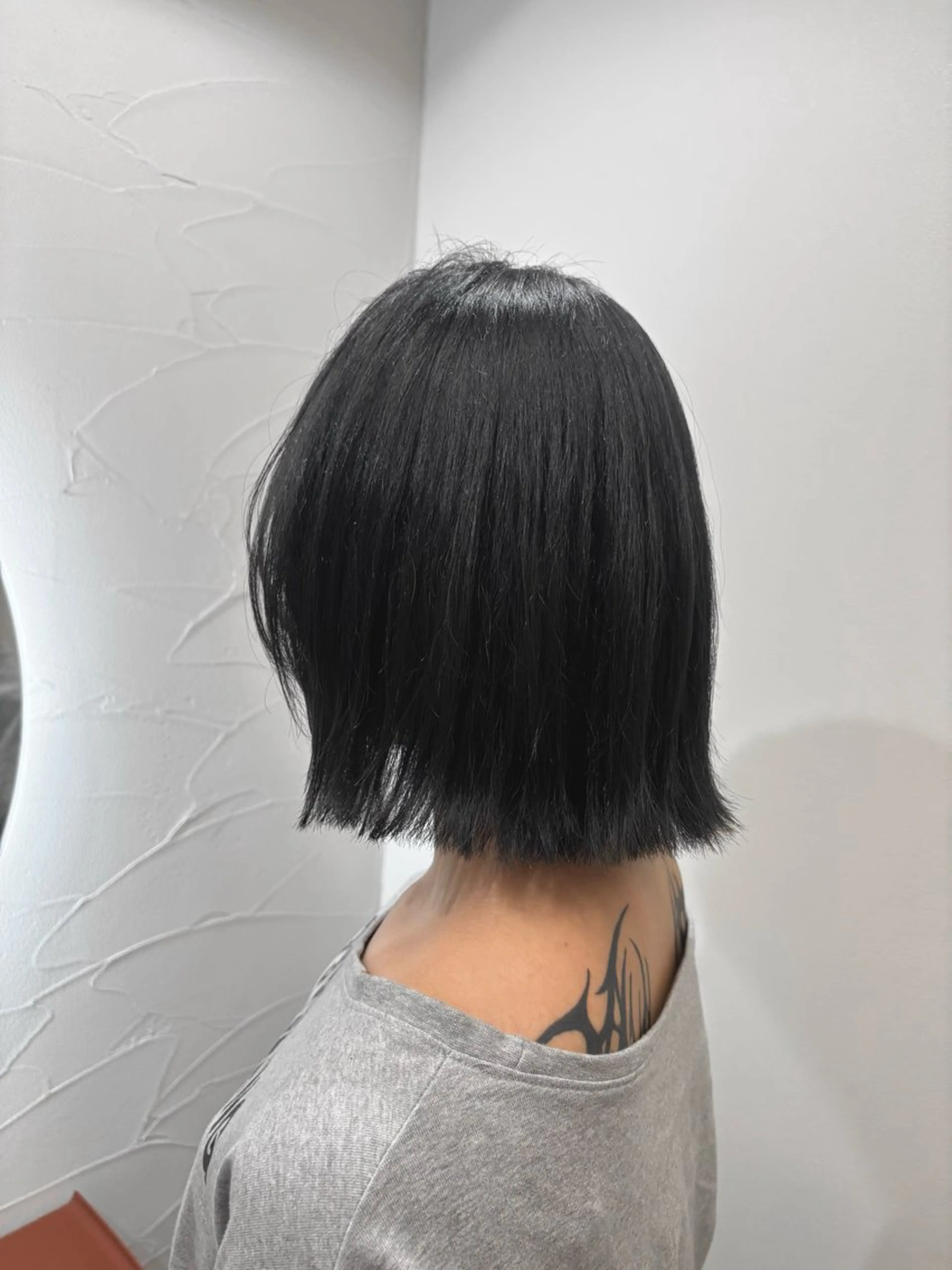 ショート カラー 黒髪 ブルーカラー ブルーブラック ヘアカラー hachiyama rinaのヘアスタイル