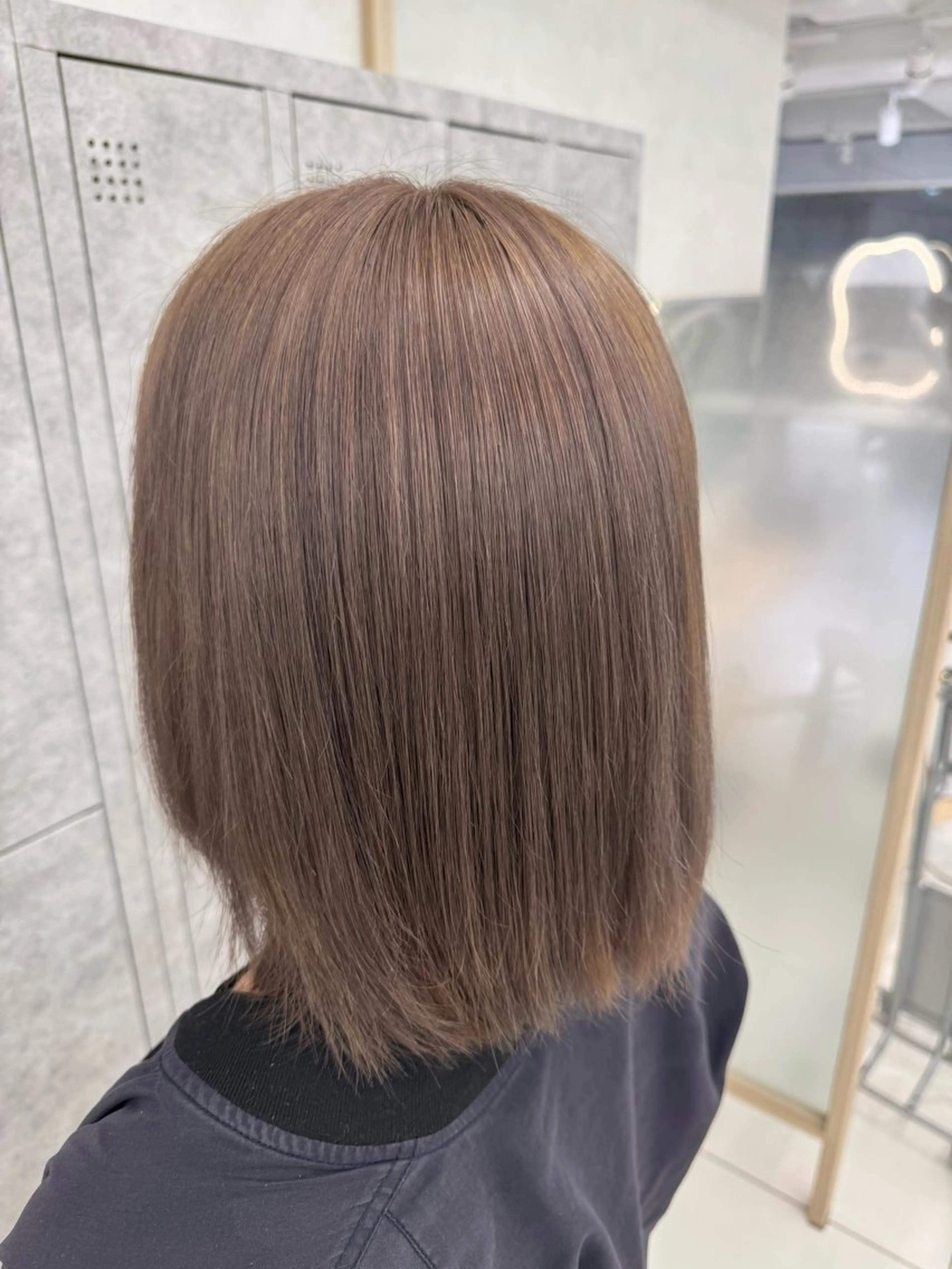 セミロング カラー ベージュカラー ブリーチ ミルクティーベージュ 韓国レイヤー/ 顔まわり/西野和裕のヘアスタイル