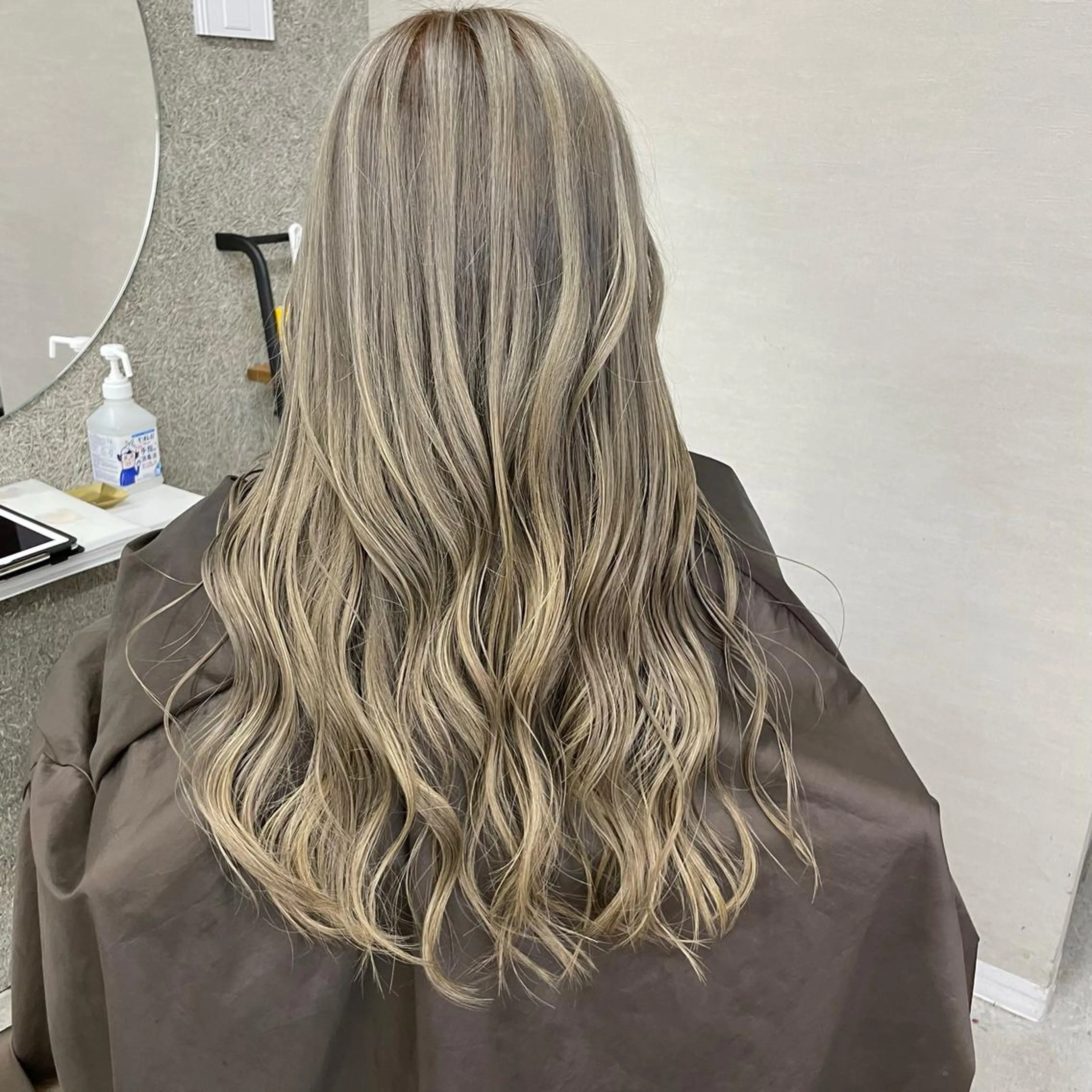 ロング カラー ヘアカラー トリートメント Lull1人美容室 バレイヤージュのヘアスタイル