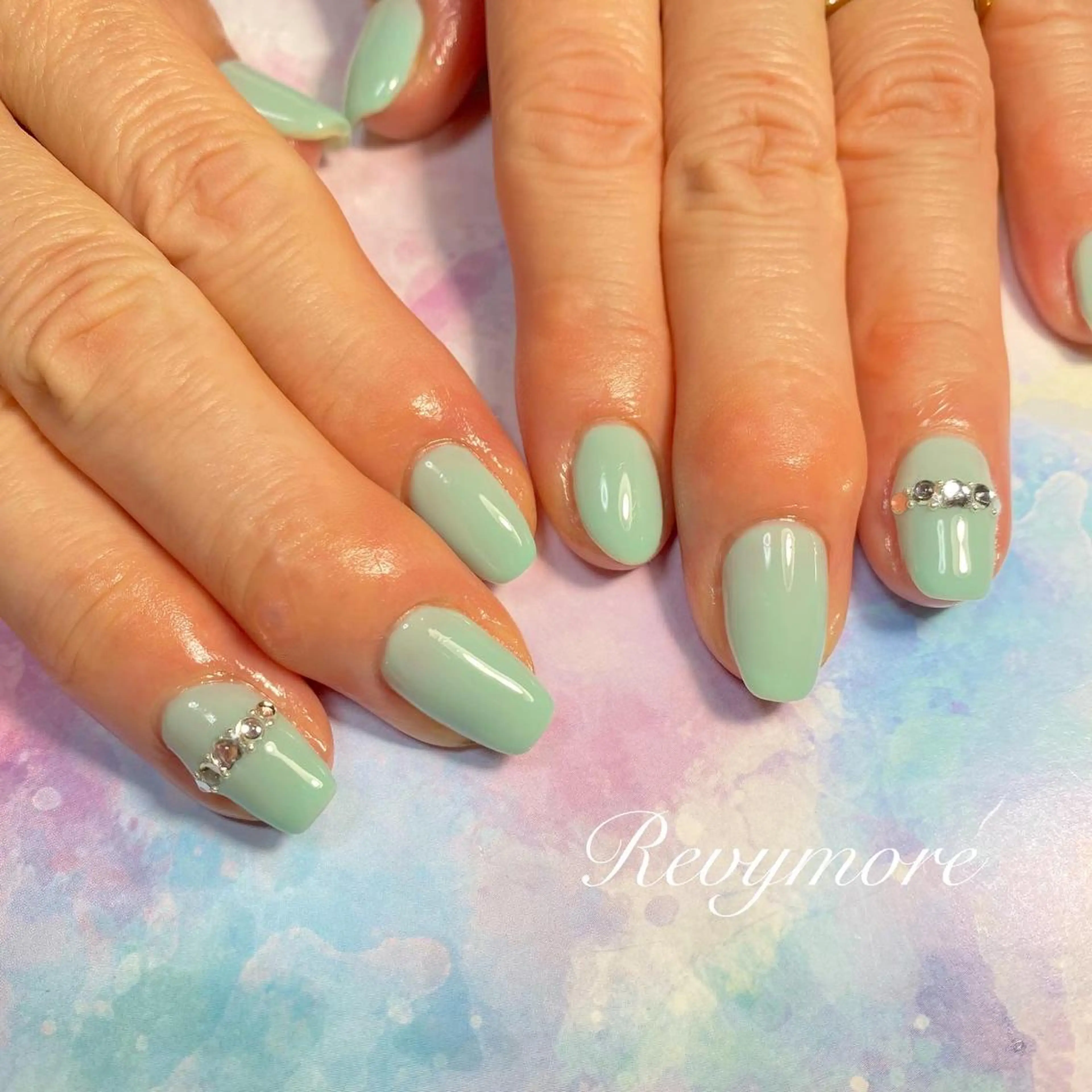 ミディアム ネイル 韓国風ヘア ジェルネイル キラキラネイル 韓国ネイル ニュアンスネイル nail salon Revymoreのネイルデザイン