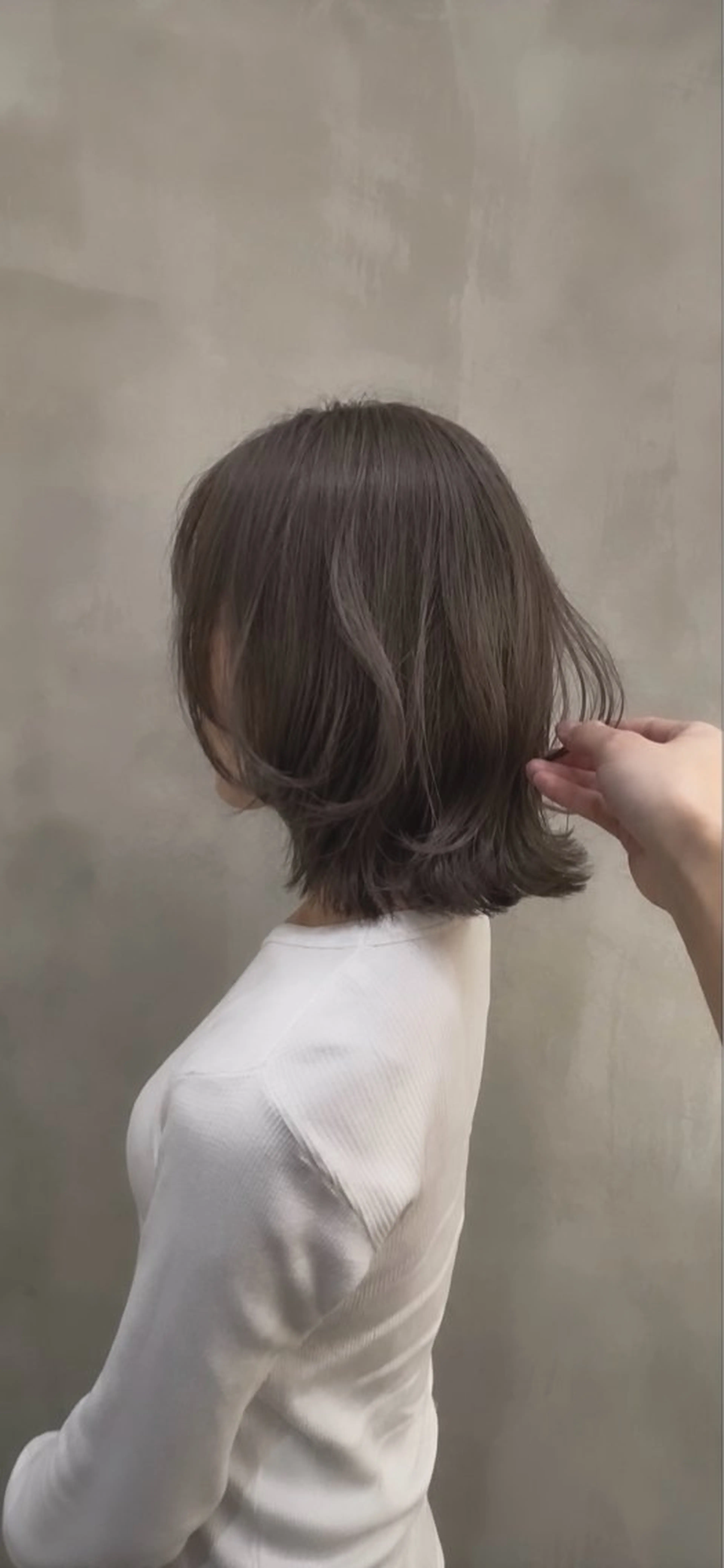 ミディアム カラー グレージュ ボブ 外ハネヘア ヘアカラー トリートメント ヘアセット 韓国ヘアー/ 鈴木将輝のヘアスタイル