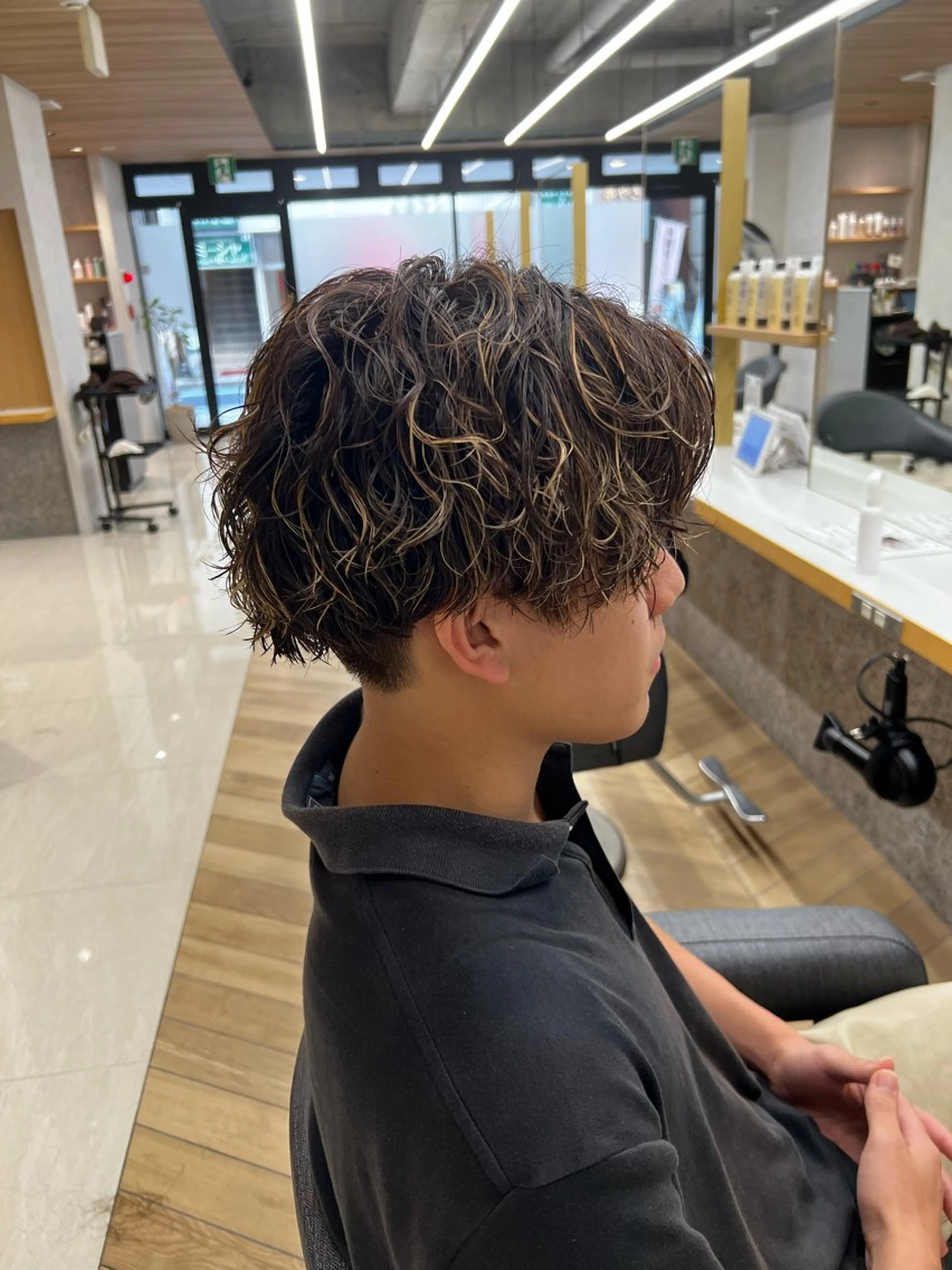 ミディアム パーマ メンズ ミディアムパーマ メンズパーマ スパイラルパーマ カット パーマ トリートメント ヘアセット 🏅メンズ特化 ヤマクラ　タイキのヘアスタイル