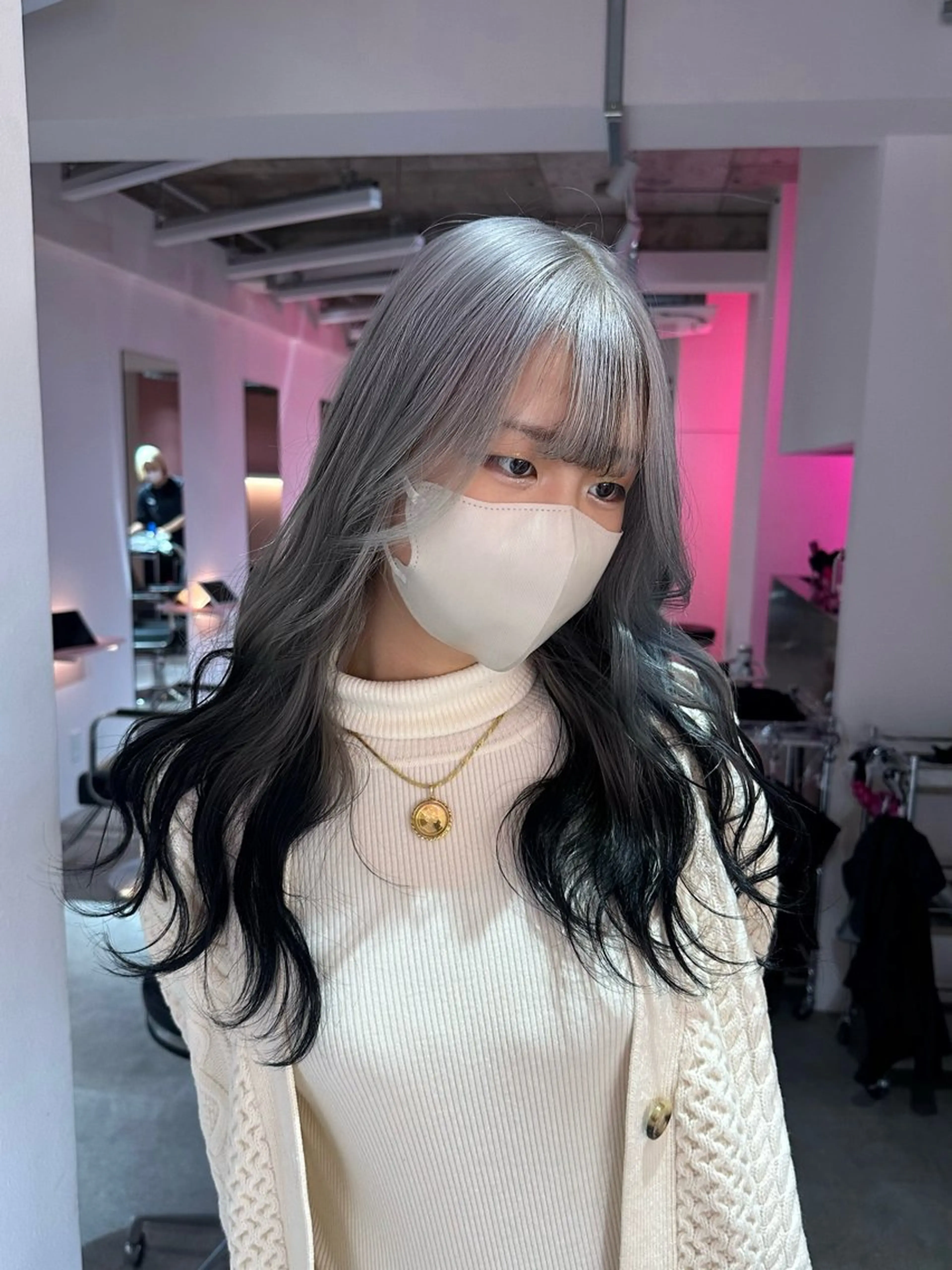 ロング カラー 黒髪 デザインカラー シルバー ブリーチカラー /MAHIROのヘアスタイル