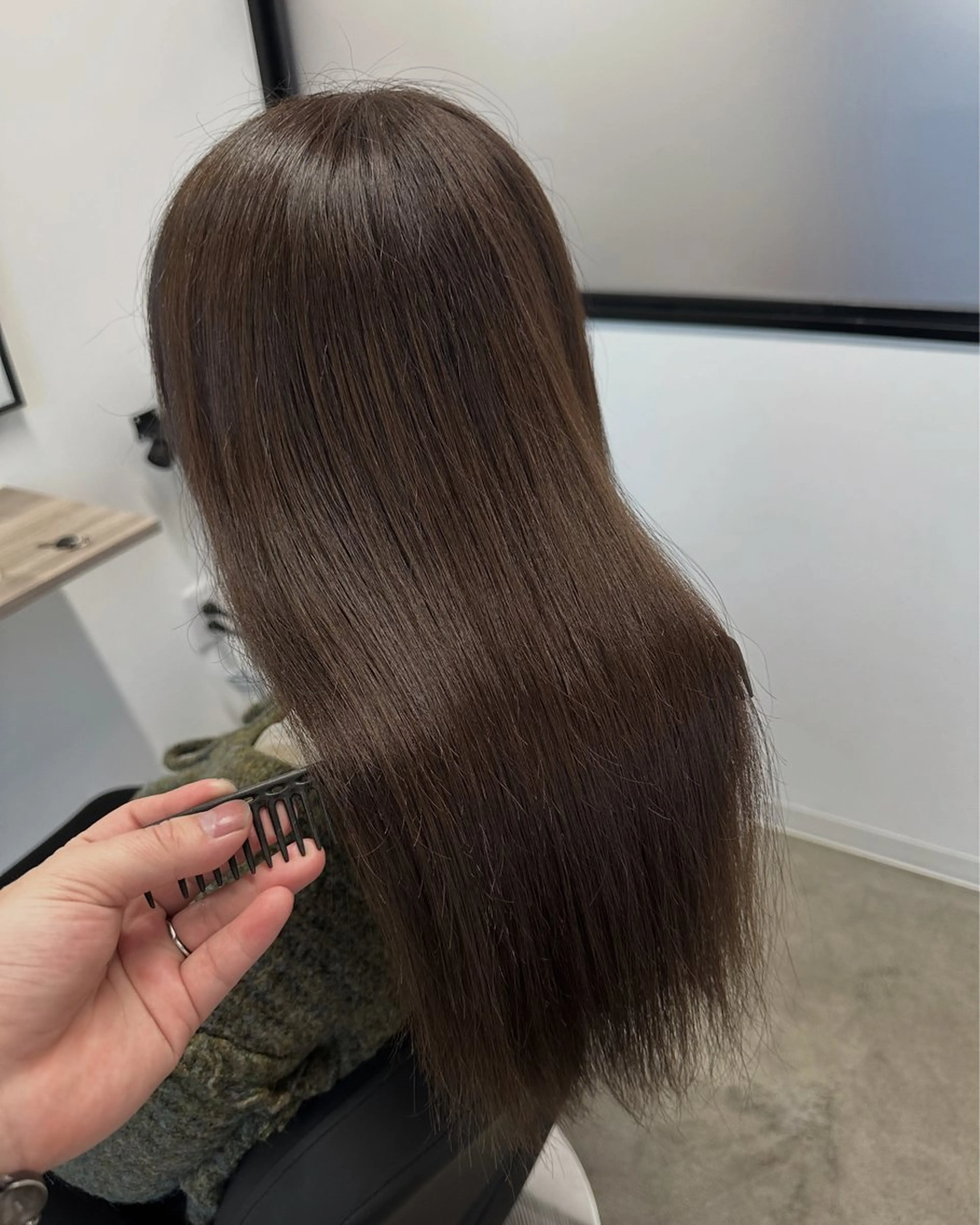 セミロング カット ヘアカラー トリートメント 大友 岳斗のヘアスタイル
