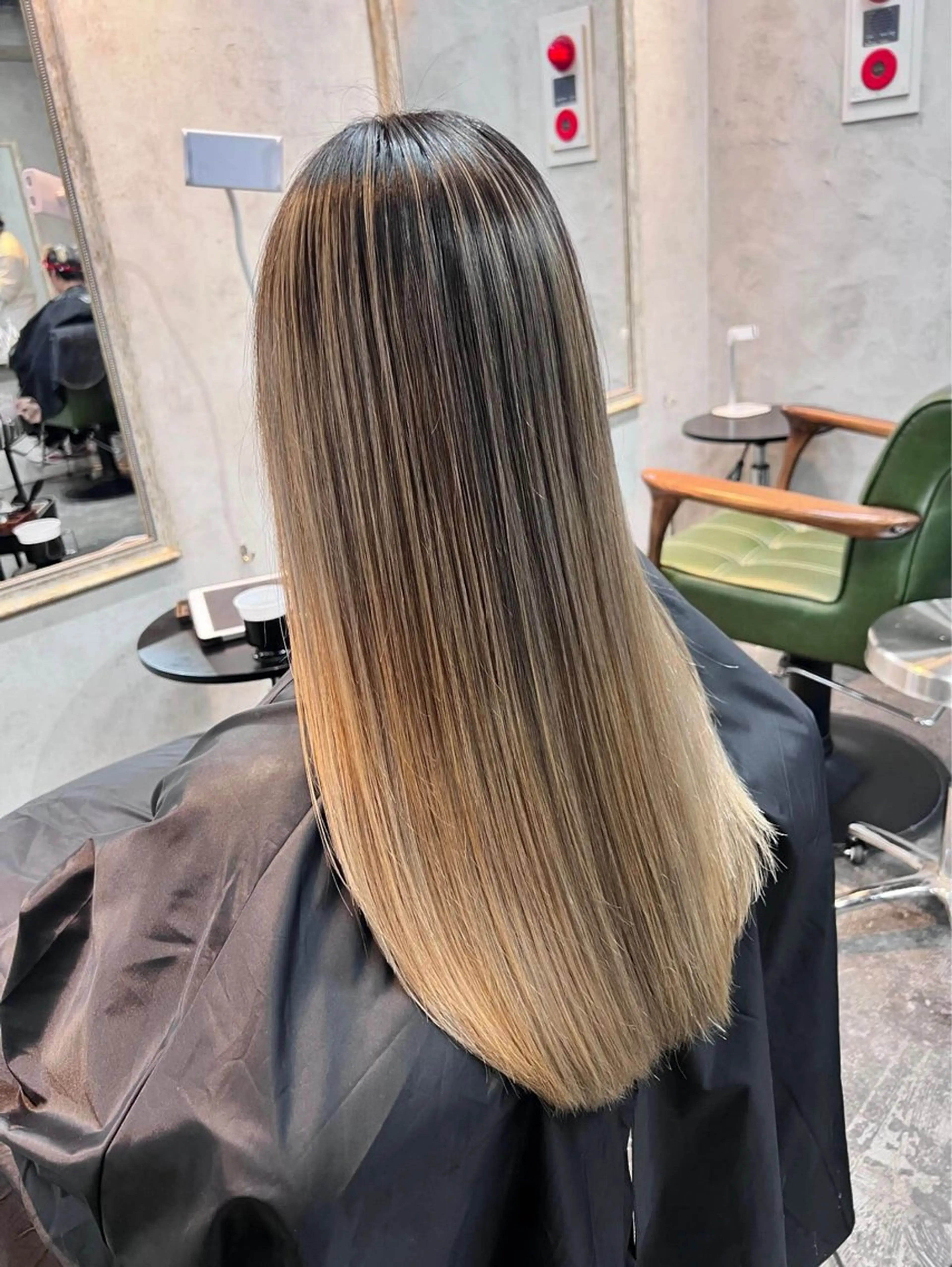 セミロング カラー バレイヤージュ グラデーションカラー レイヤーカット たけだゆめ ダブルカラーのヘアスタイル