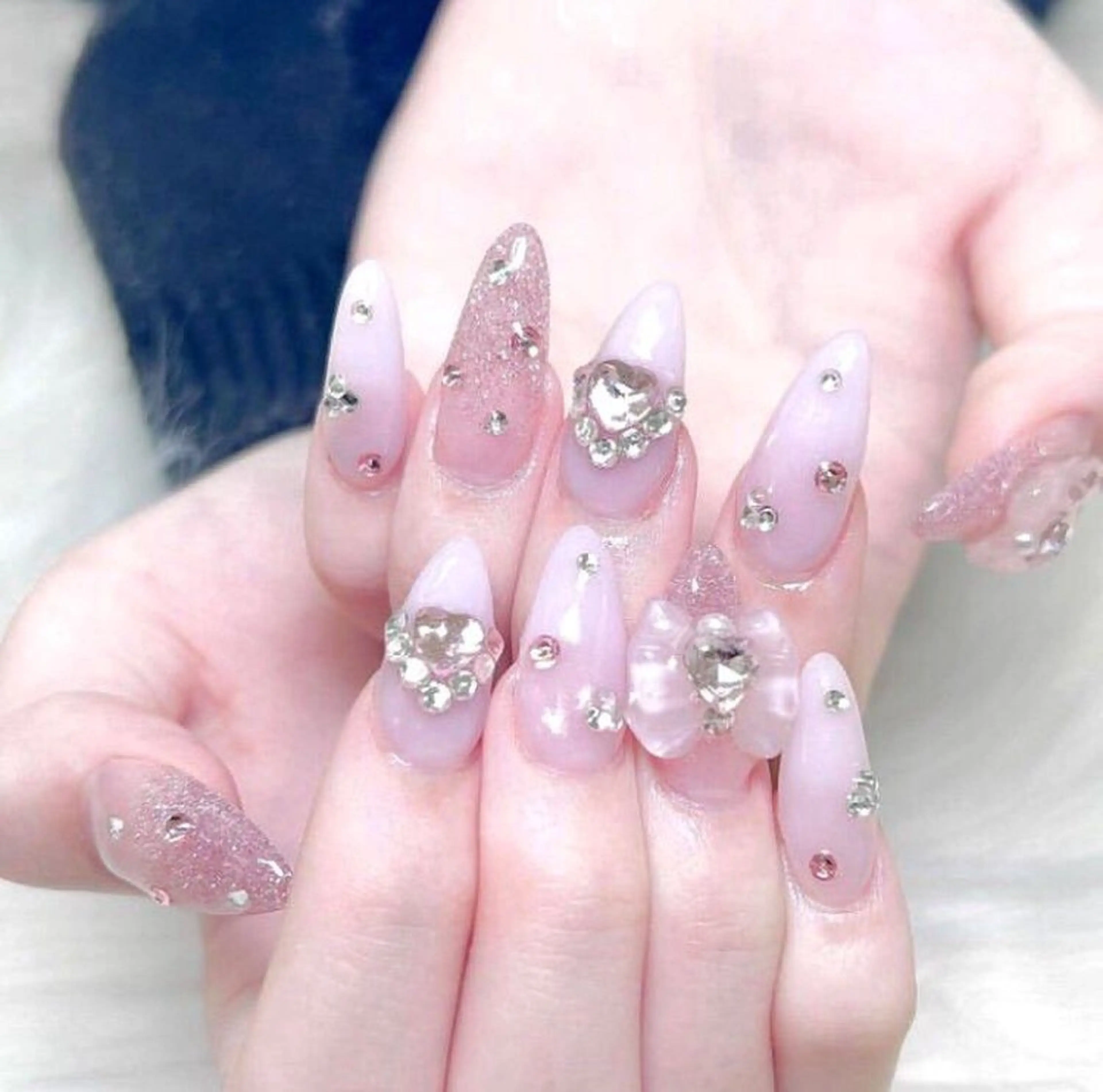 ネイル マグネットネイル ピンク ネイルチップ 冬ネイル クリスマス Lee Nailsのネイルデザイン