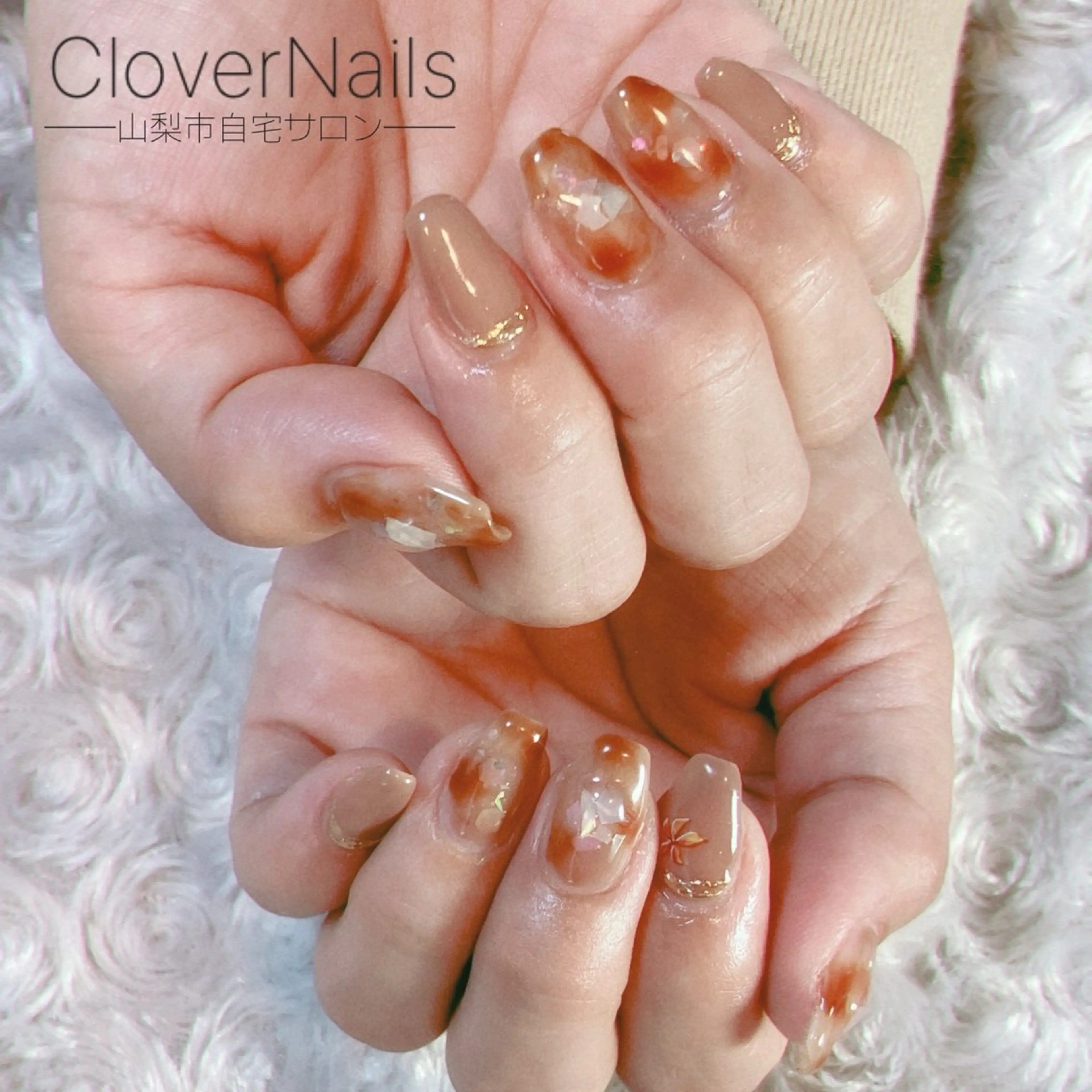 ネイル べっ甲ネイル ブラウン ジェルネイル ゴールド オフィスネイル ハンドネイル 自宅ネイルサロン クロバーネイルのネイルデザイン