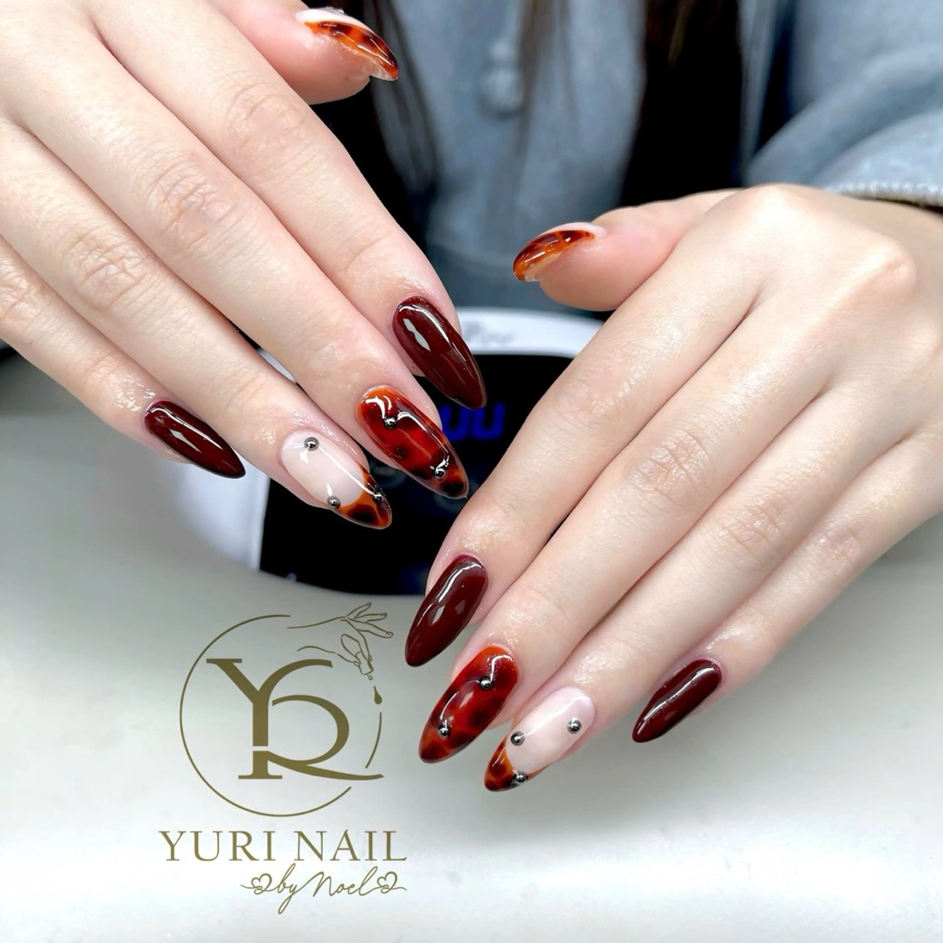 ネイル オーロラネイル ブルー チークネイル フレンチネイル キラキラネイル ハンドネイル フットネイル ハンドケア YURI Nail NARITAのネイルデザイン