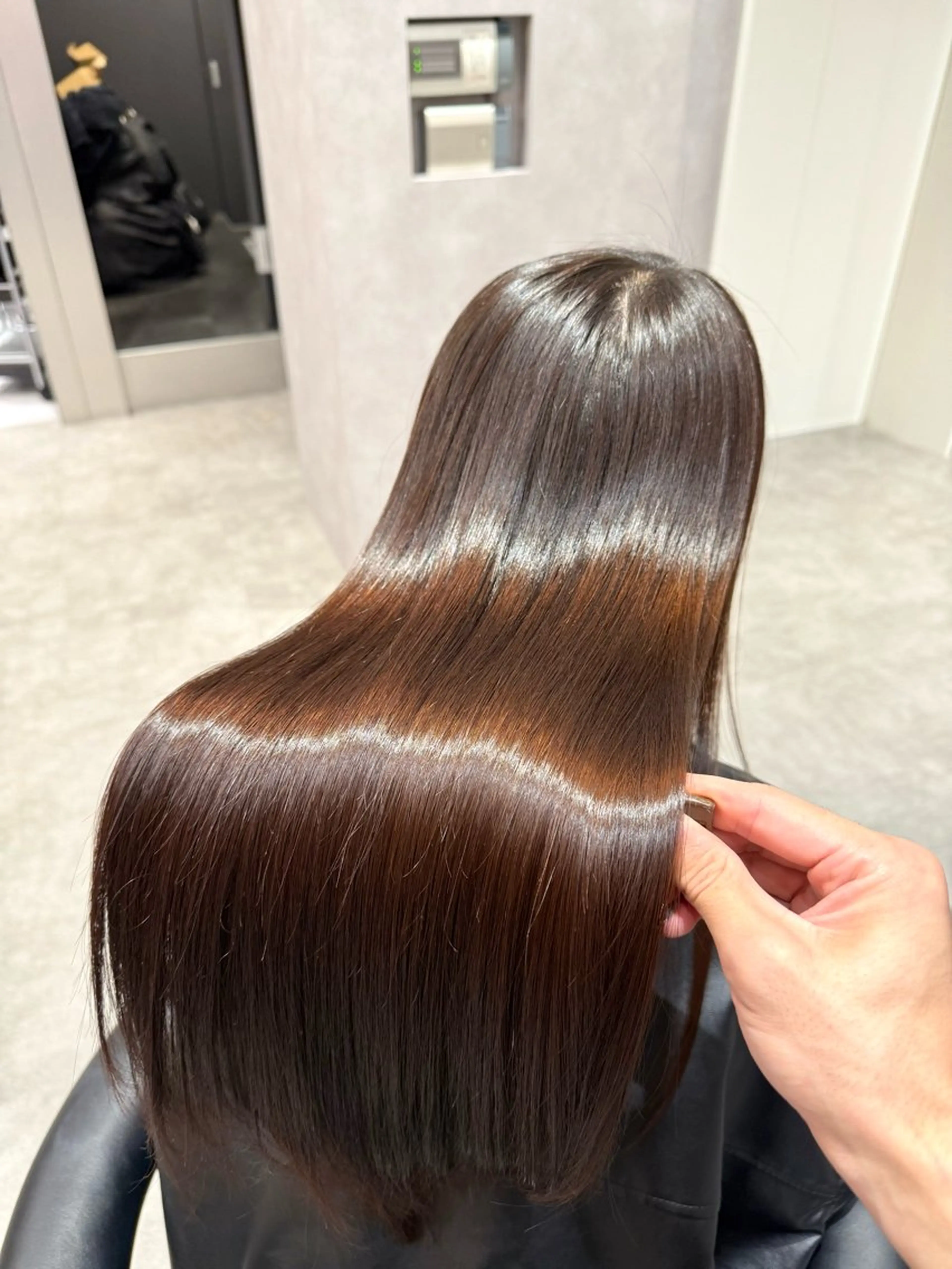 ロング カラー パーマ ヘアアレンジ 髪質改善 縮毛矯正 トリートメント ストレートパーマ 縮毛矯正 トリートメント 縮毛矯正/髪質改善/ ブリーチ毛/木元渓太のヘアスタイル