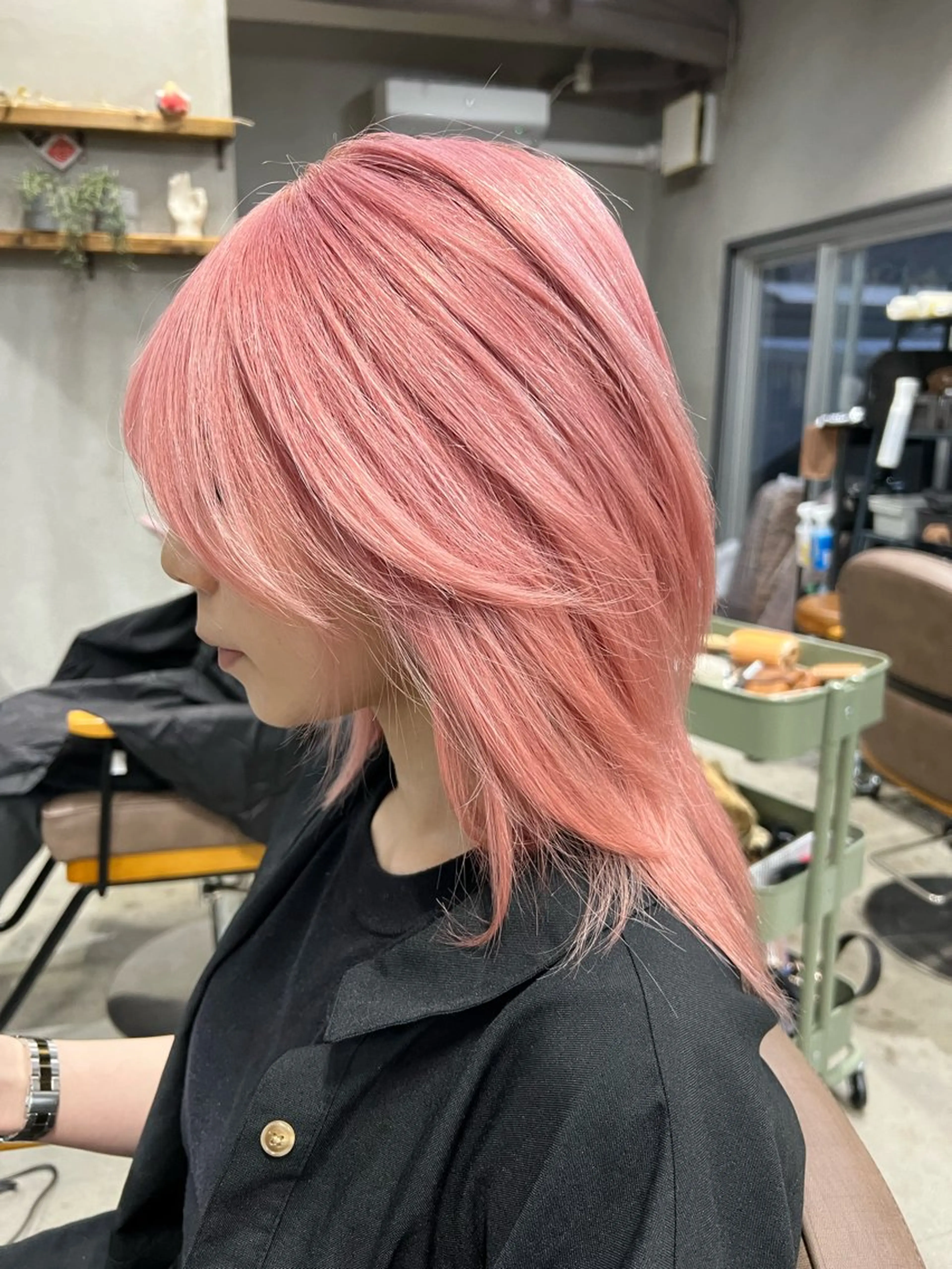 ミディアム ヘアカラー maya レイヤーカットのヘアスタイル