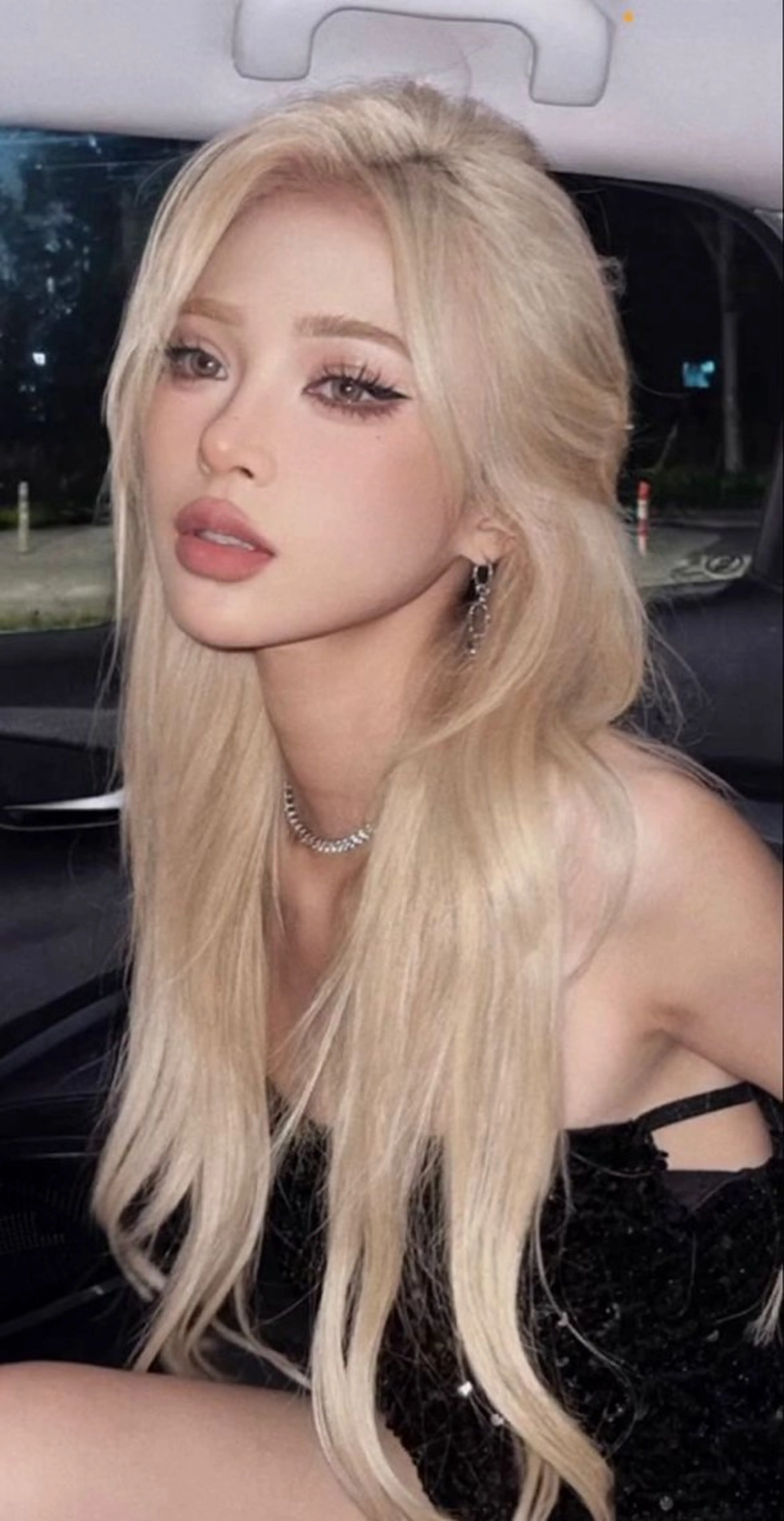 ロング ヘアカラー ヘアセット 艶髪ハイトーンカラー 渋谷🎀ririkaのヘアスタイル