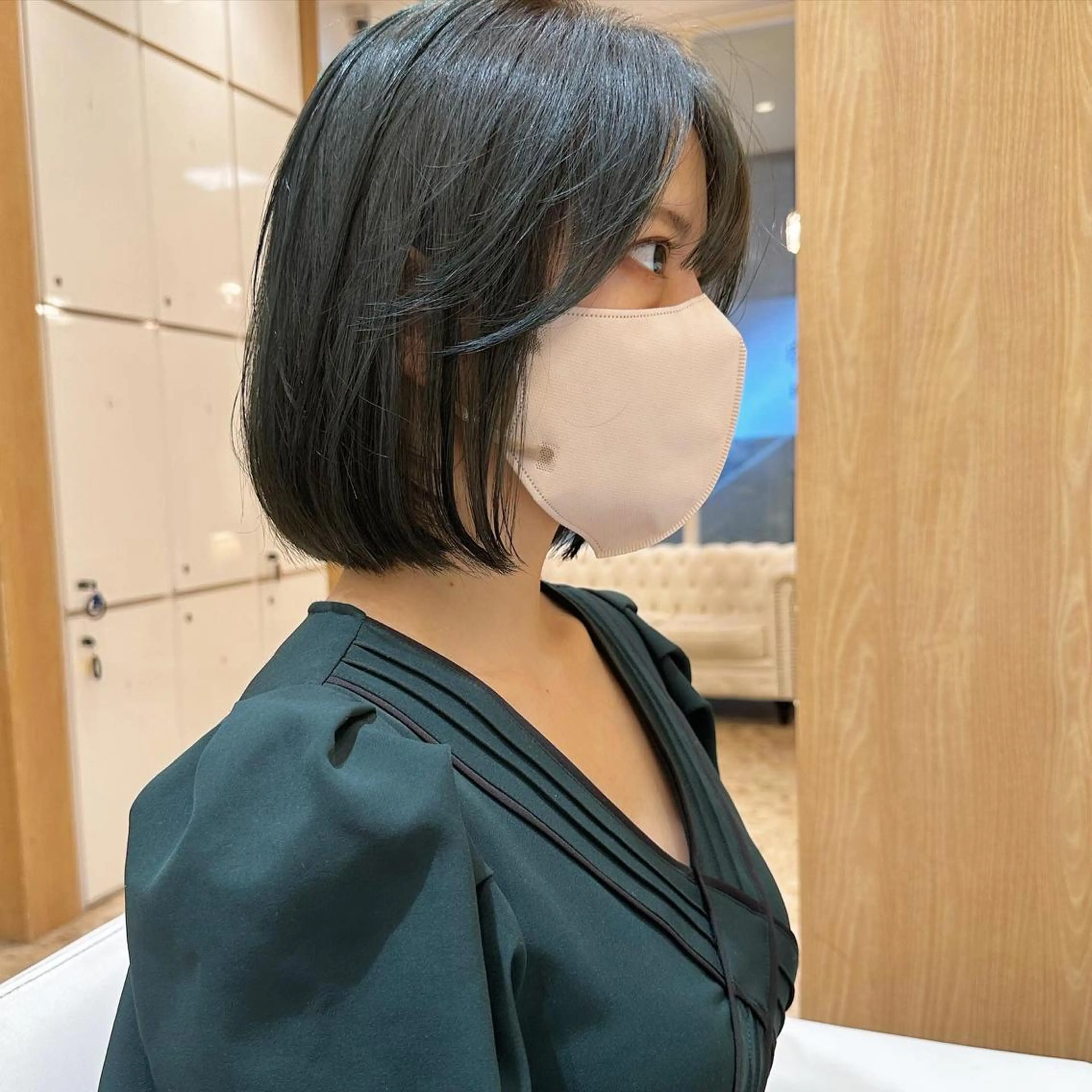 ショート カラー 切りっぱなしボブ グレージュ ハイトーンカラー オリーブカラー オリーブグレージュ 🌿レイヤー/ブリー チ/🌿‬JINのヘアスタイル