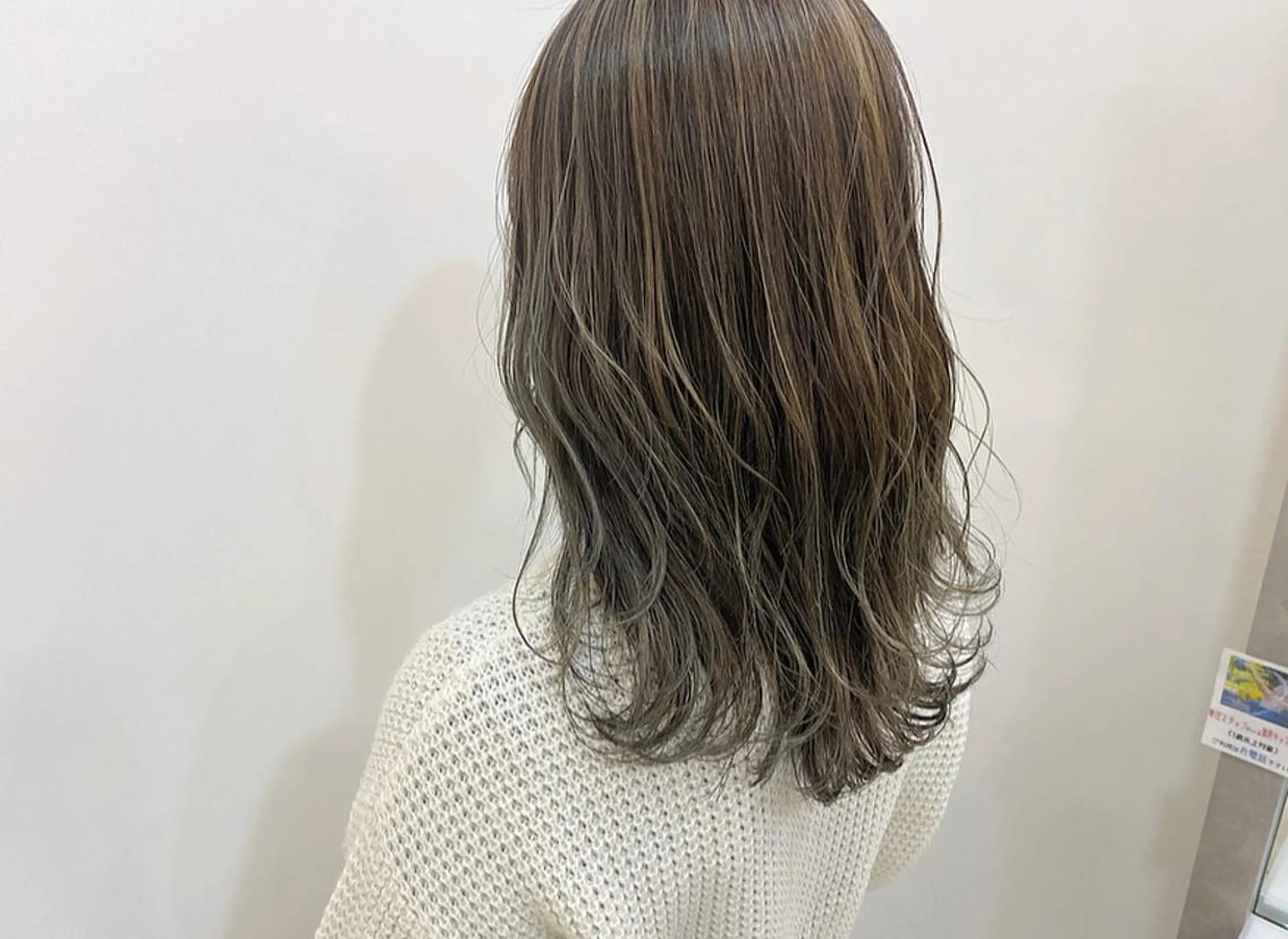 セミロング カラー グレージュ ハイライトカラー ハイライト ヘアカラー トリートメント 鈴木 翔梧のヘアスタイル