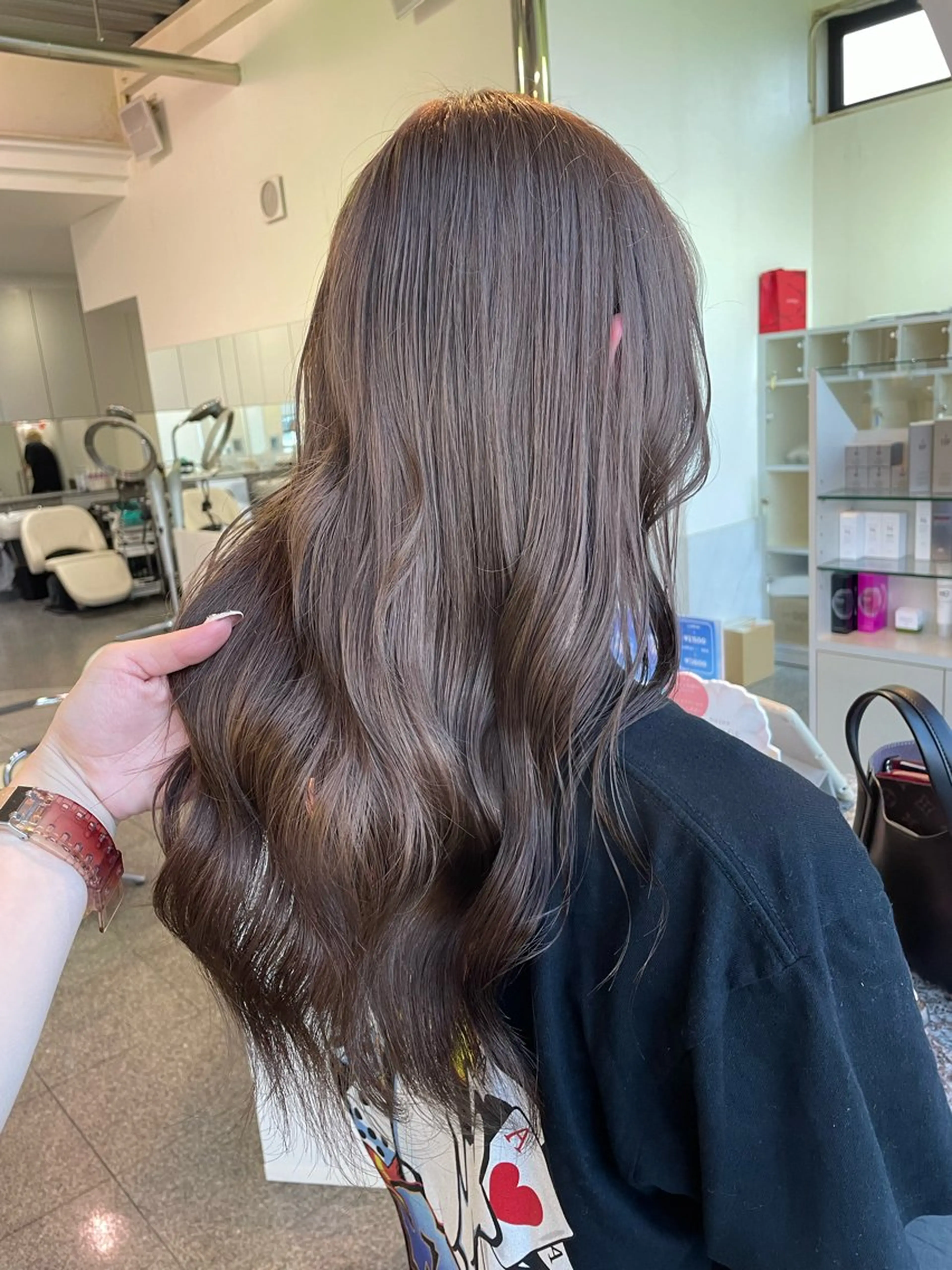 ロング カラー ブリーチ グレージュ ブリーチなしカラー カット ヘアカラー トリートメント ハイトーン/ブリーチ 🤍足立里湖のヘアスタイル