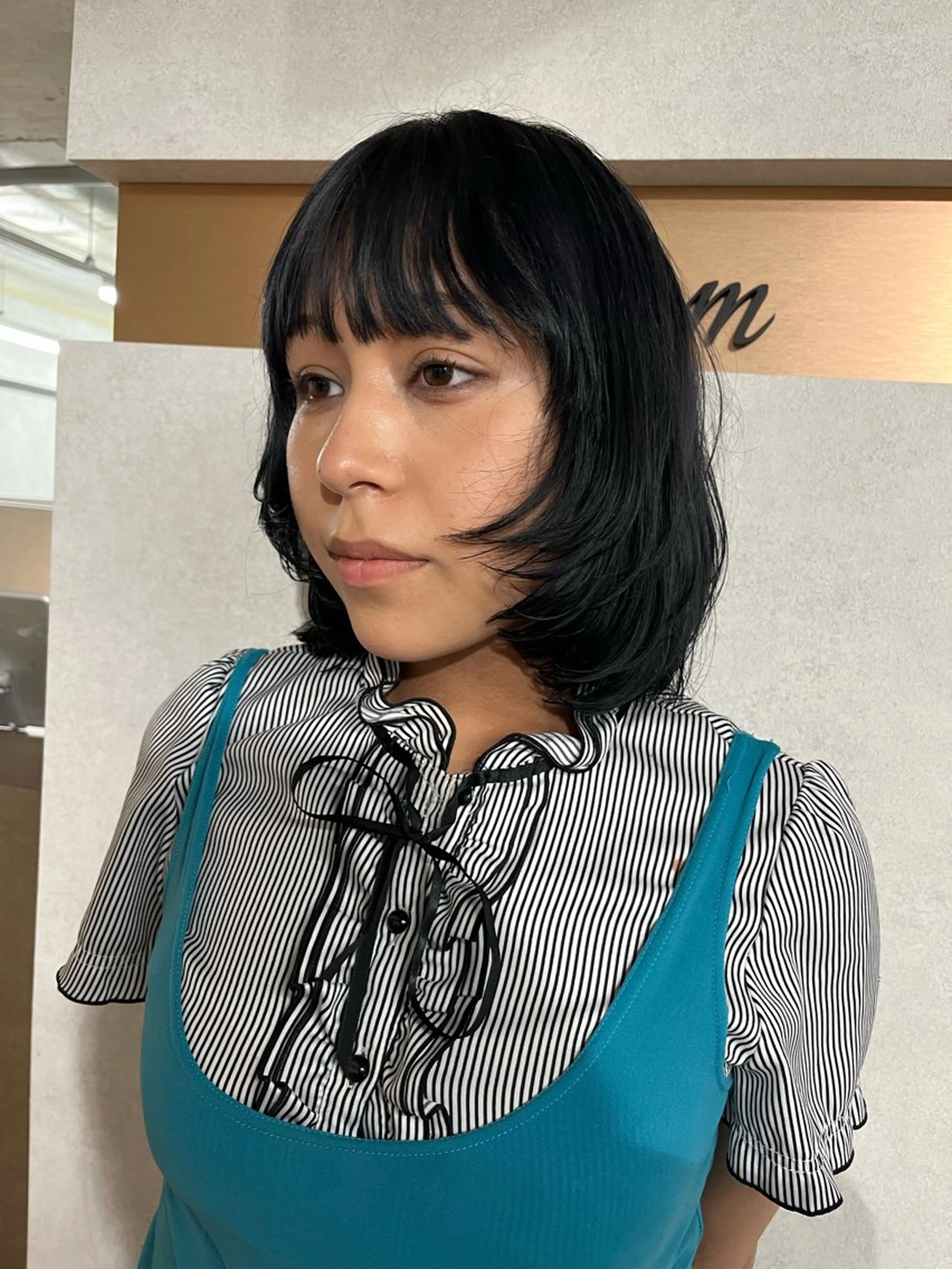 ミディアム ミディアムレイヤー レイヤーカット anon Loemのヘアスタイル