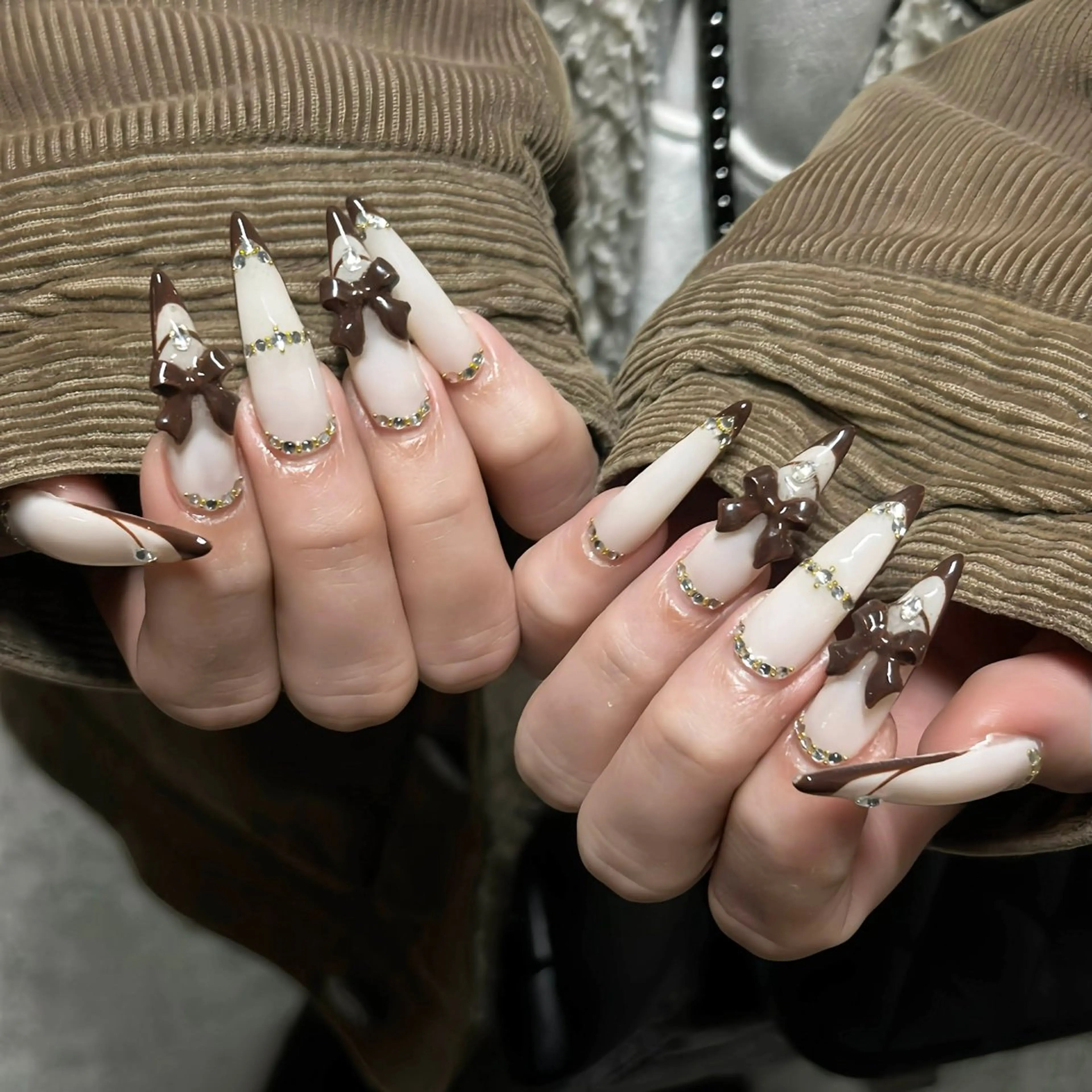 ネイル オーロラネイル ボルドー ブラウン 氷ネイル・うるうるネイル キラキラネイル ハンドネイル Julli NailStudioのネイルデザイン