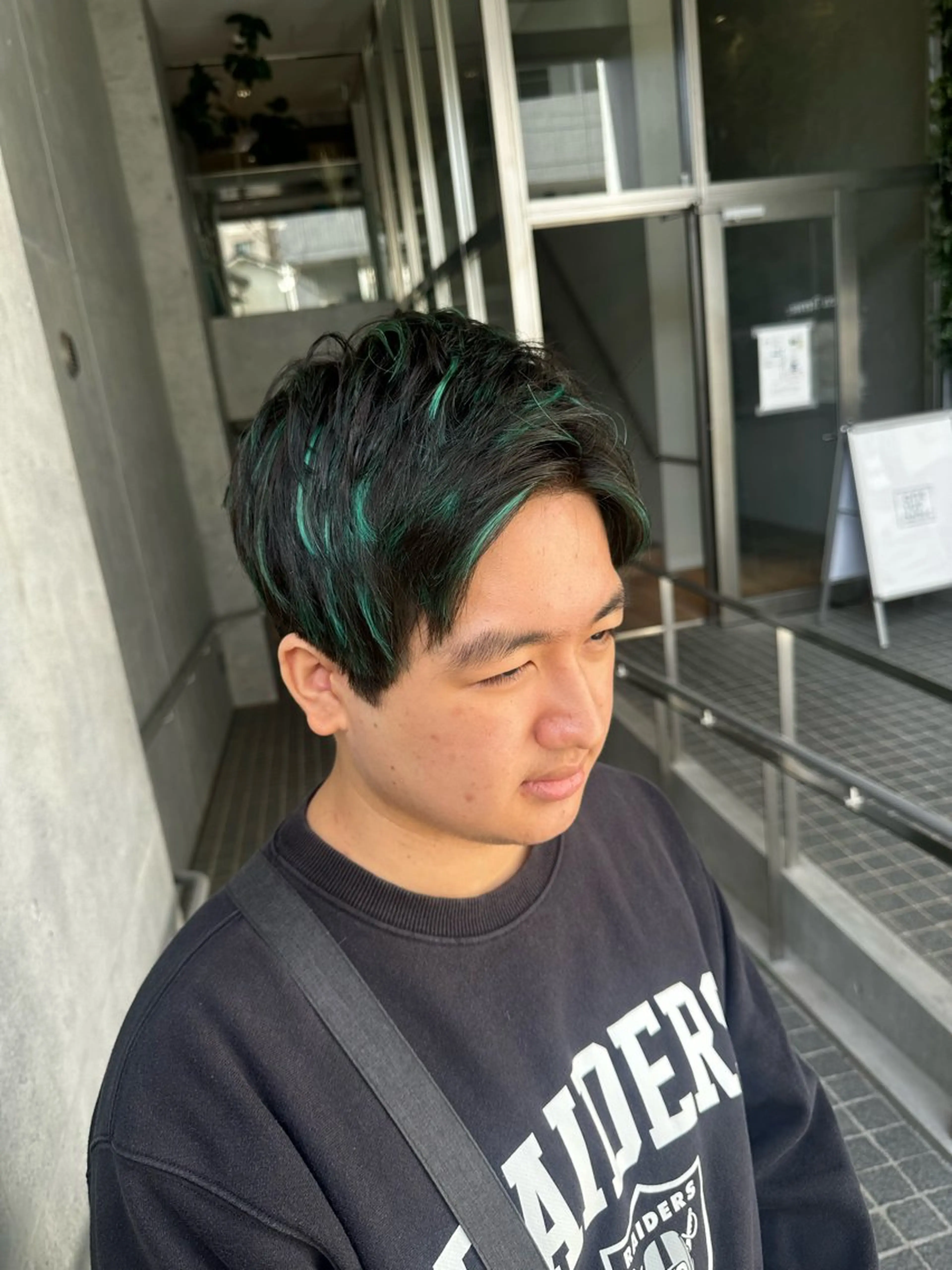 カラー メンズ メンズハイライト メンズショート ハイライトカラー カット ヘアカラー デザインカラー🎨 下北沢 / 磯部のヘアスタイル