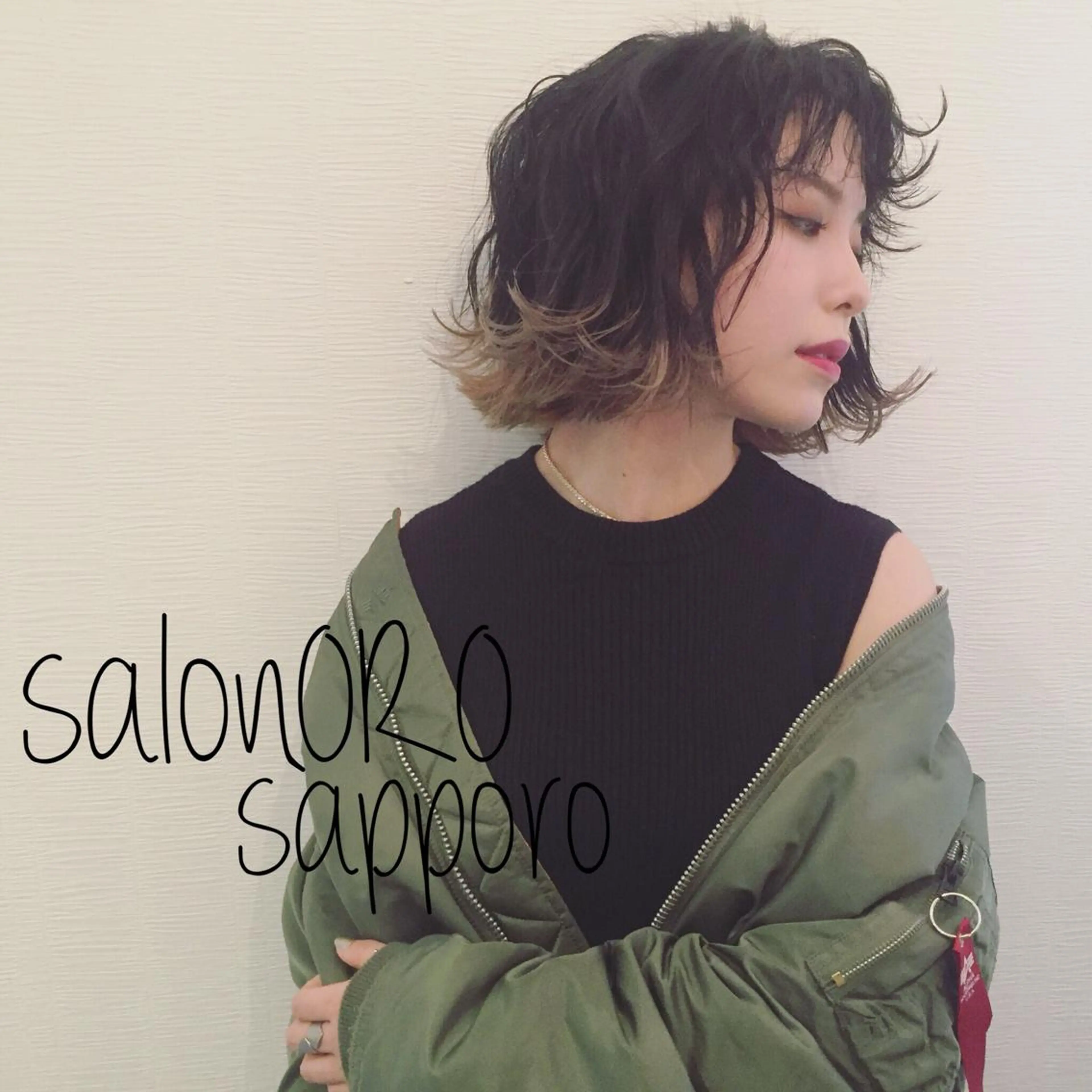 ミディアム カラー 黒髪 ブリーチ ダブルカラー パープルカラー シルバー 池田 真由美のヘアスタイル