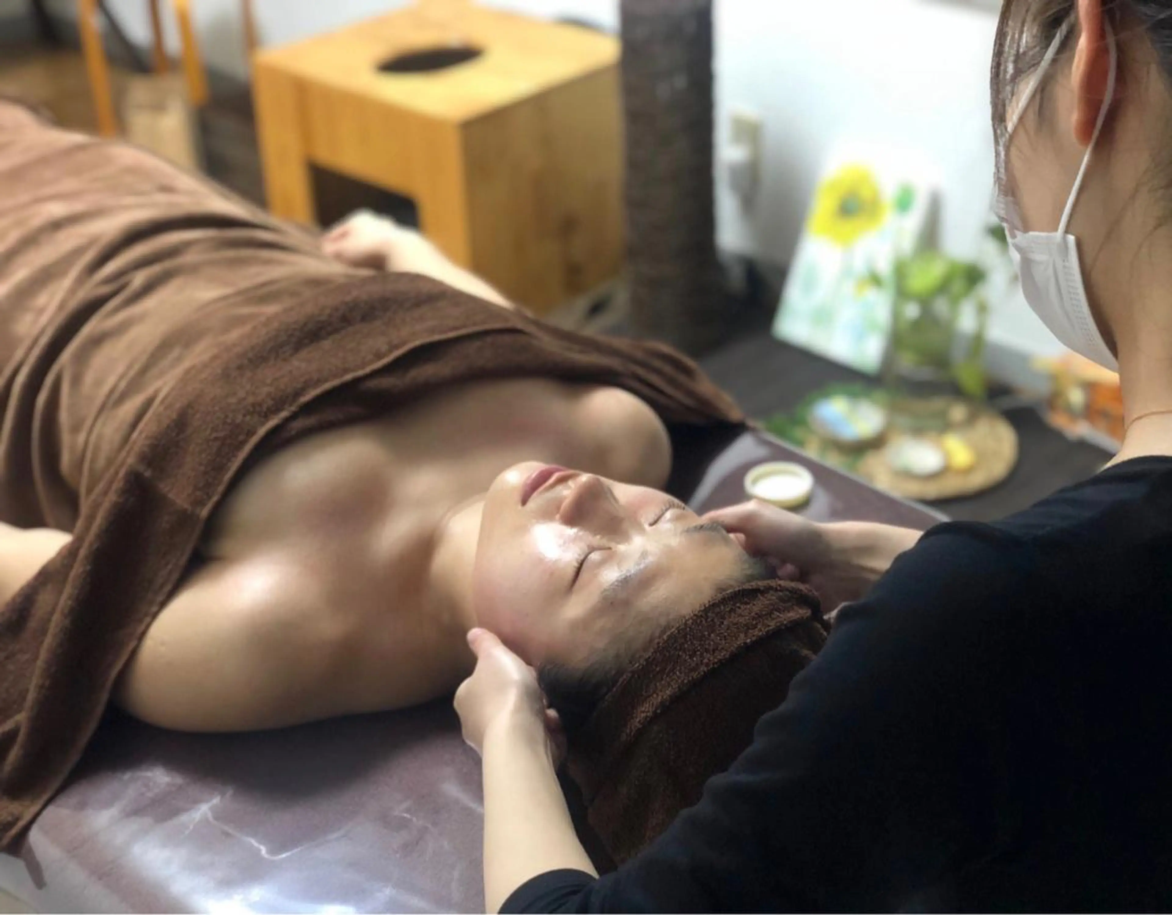 満足度120%!!よもぎ蒸し30分+ボディーオイルリンパマッサージ30分+小顔コルギ60分(計120分)の写真