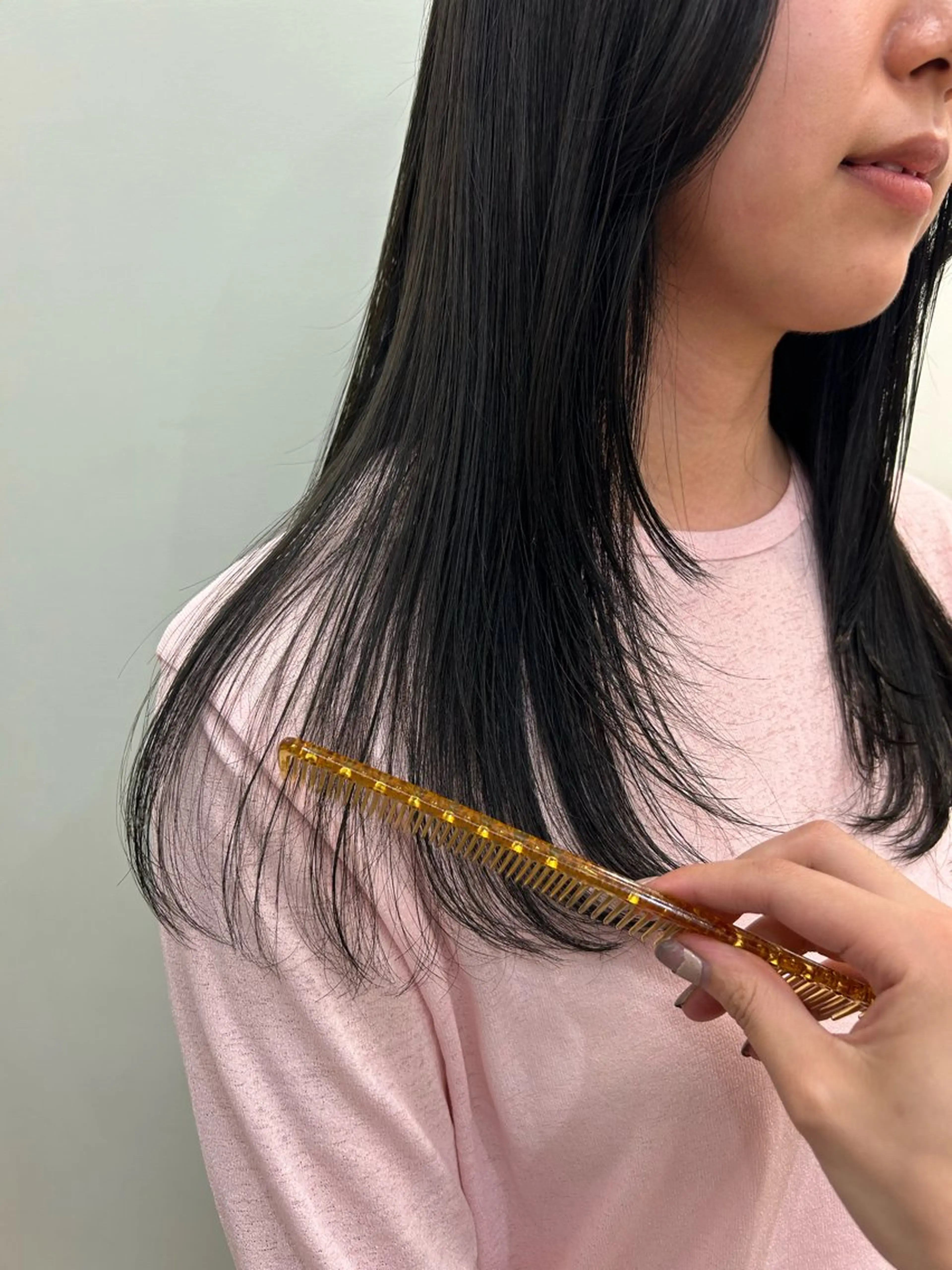 ロング カラー オリーブカラー yewscent / konaのヘアスタイル