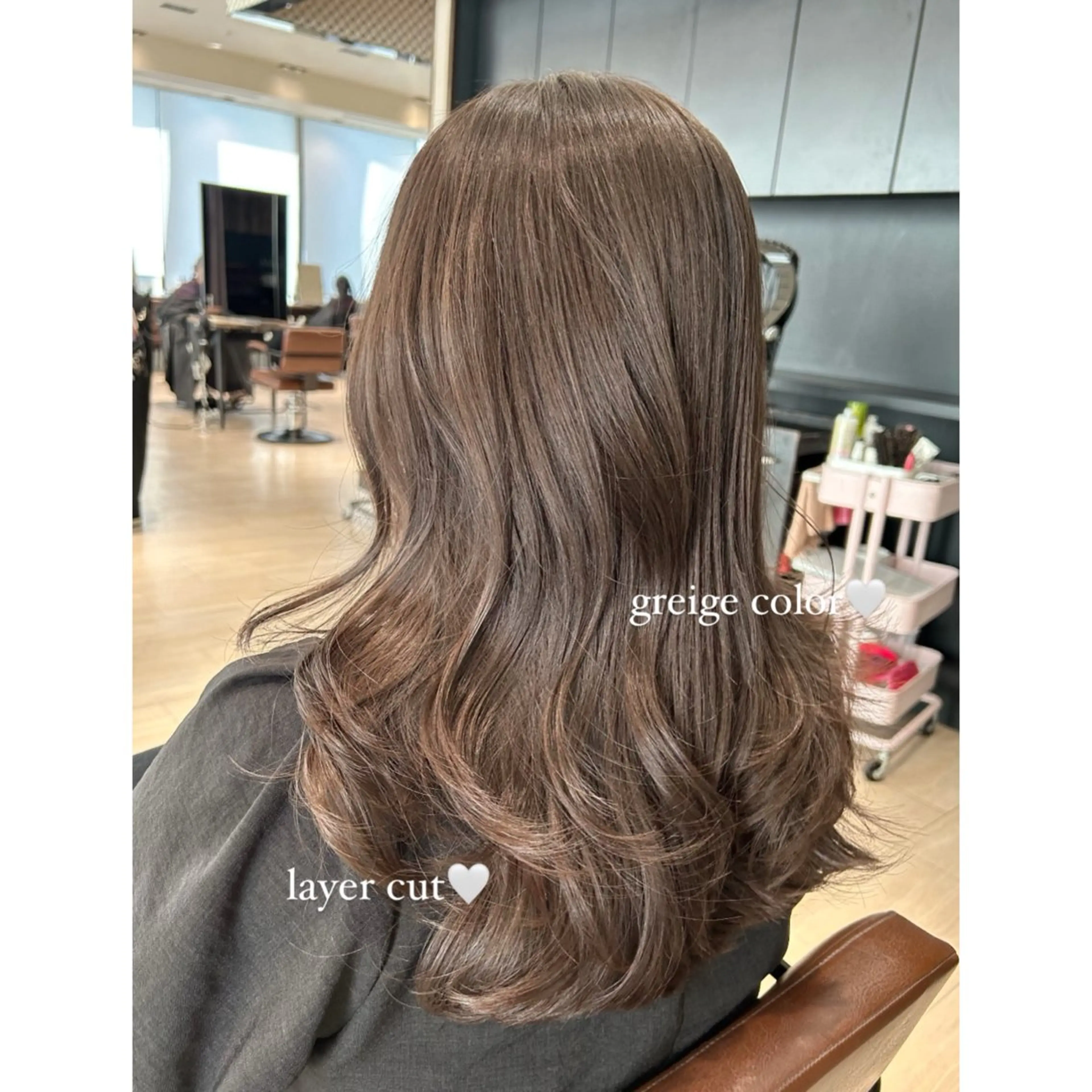 セミロング カラー アッシュ ベージュカラー ブリーチ 透明感カラー グレージュ カット ヘアカラー トリートメント 🍼顔周りカット/ レイヤー/小川華奈のヘアスタイル