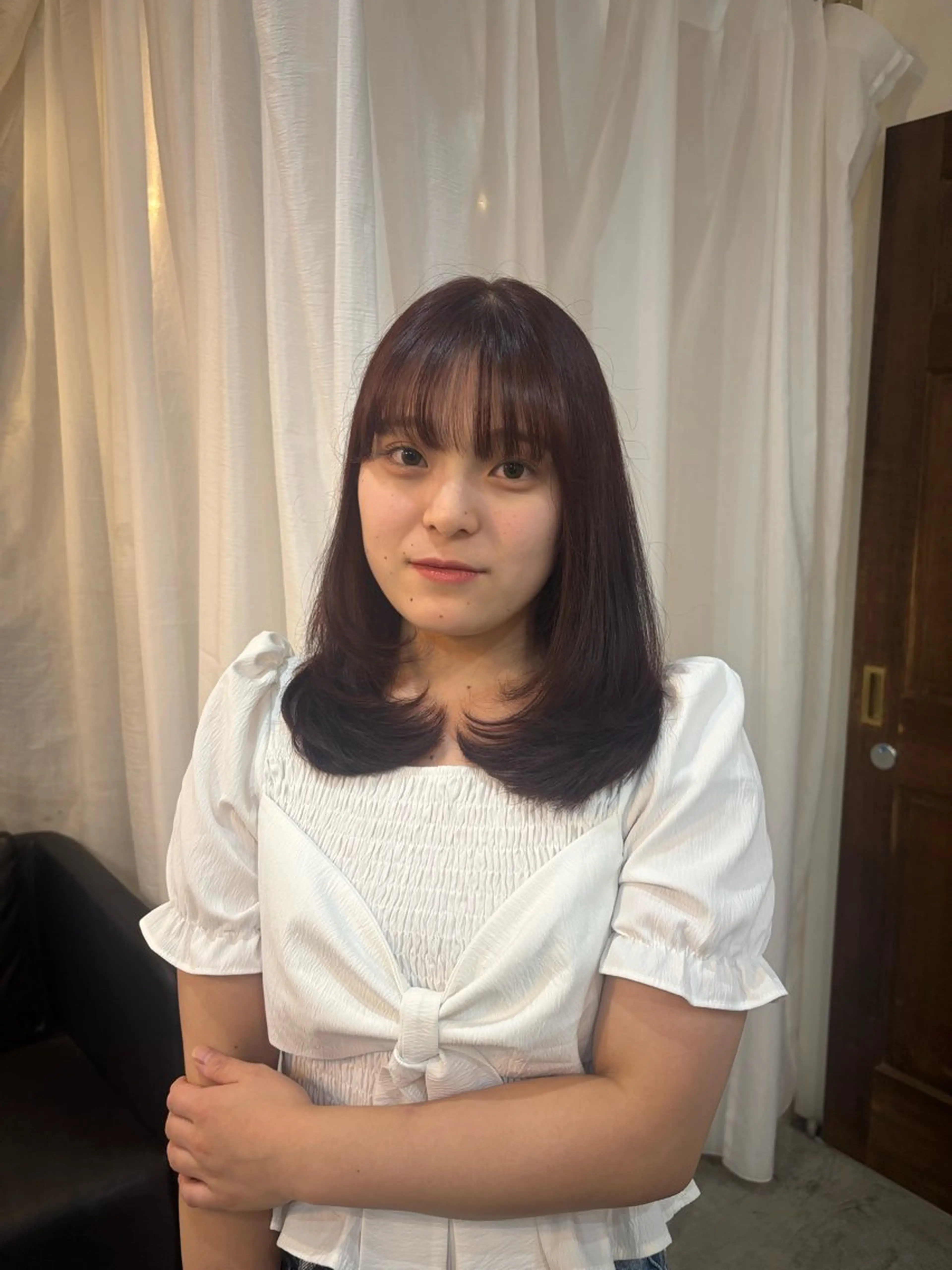 セミロング カラー カシス レッドカラー レイヤーカット カット ヘアカラー ゆうめ 透明感カラー /韓国風レイヤーのヘアスタイル