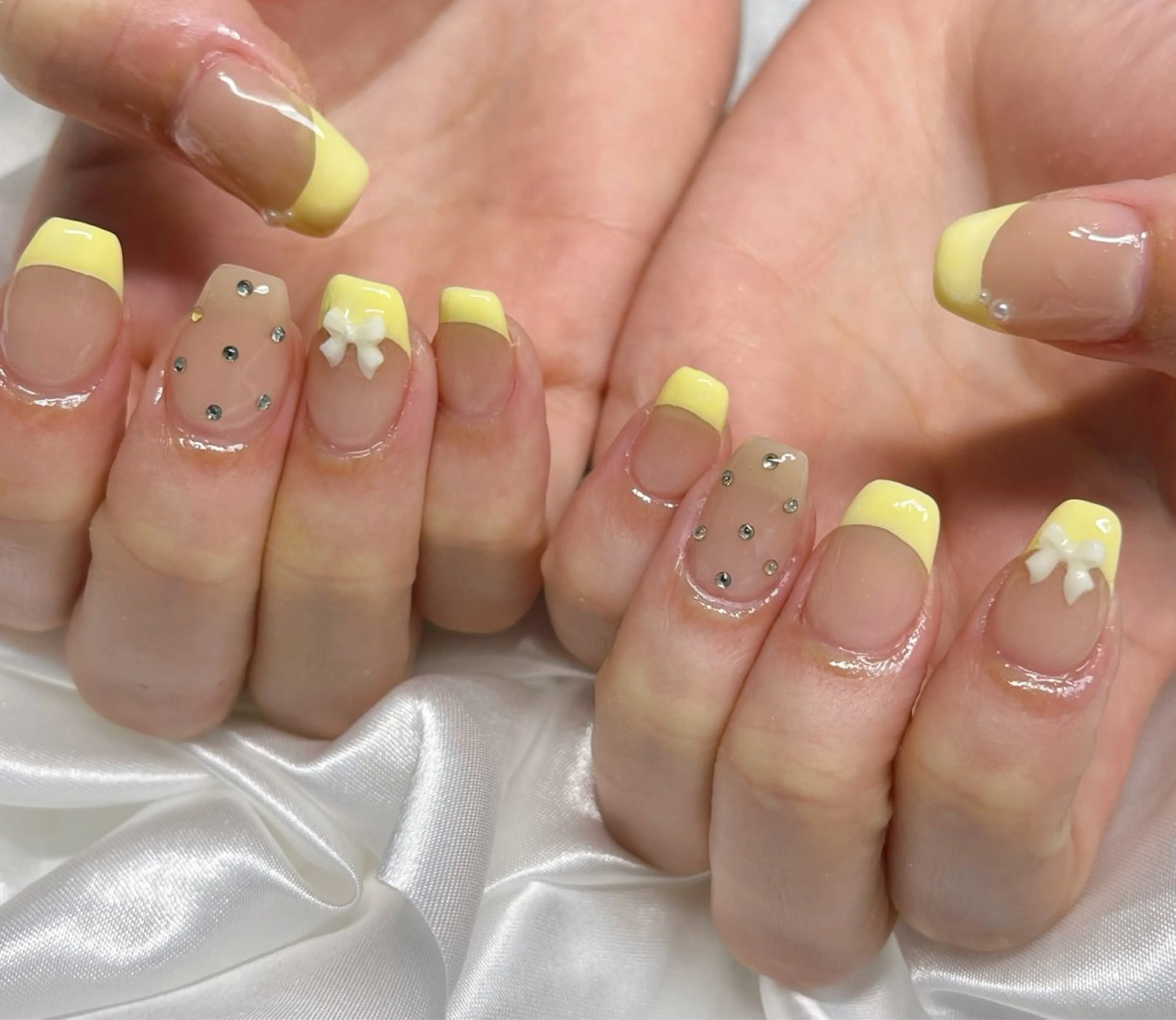 ネイル フレンチネイル リボン 春ネイル 黄色 ハンドネイル 松田 由真のネイルデザイン