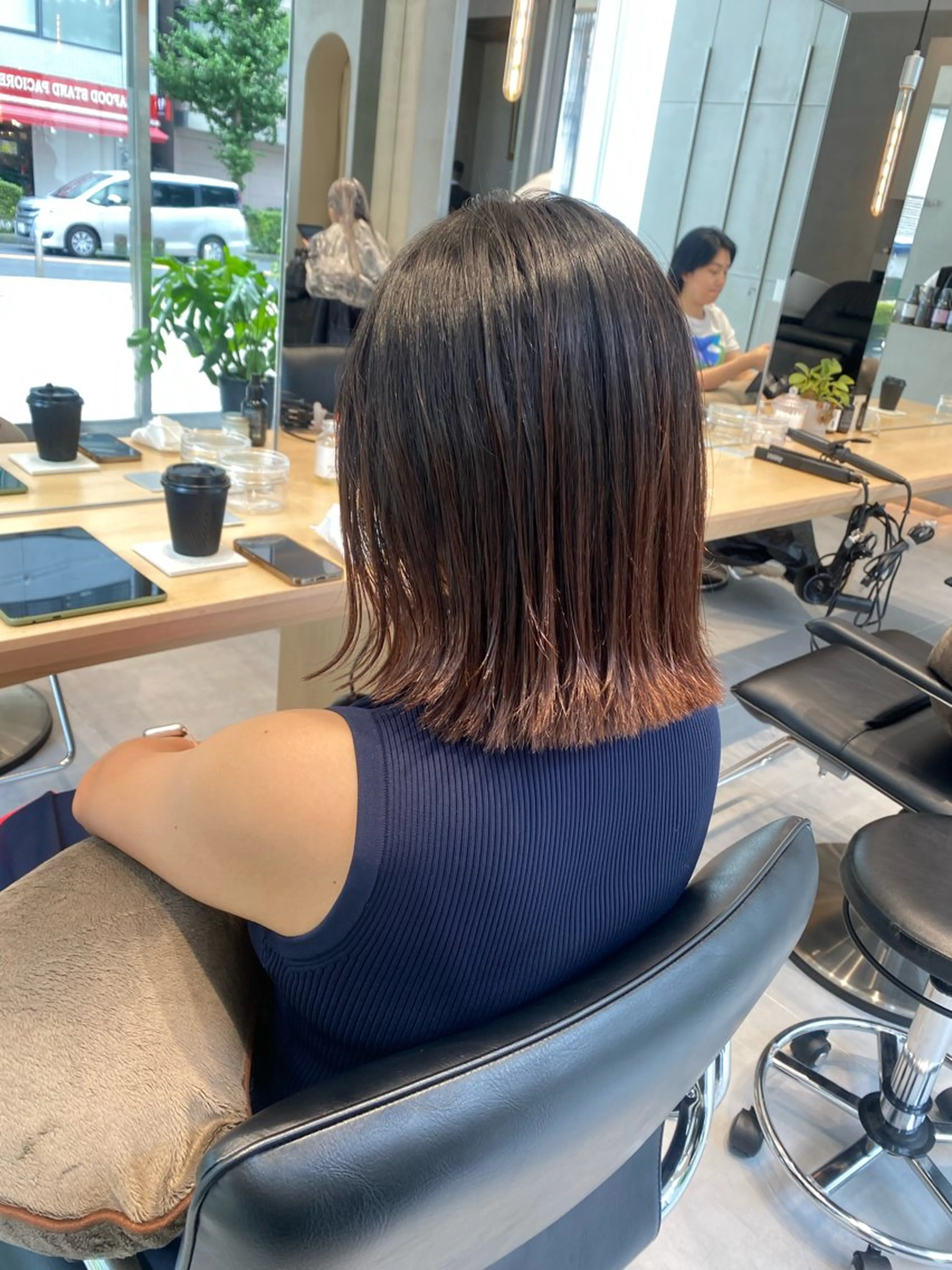 ミディアム ミオ💎ショート 透ける暗髪のヘアスタイル