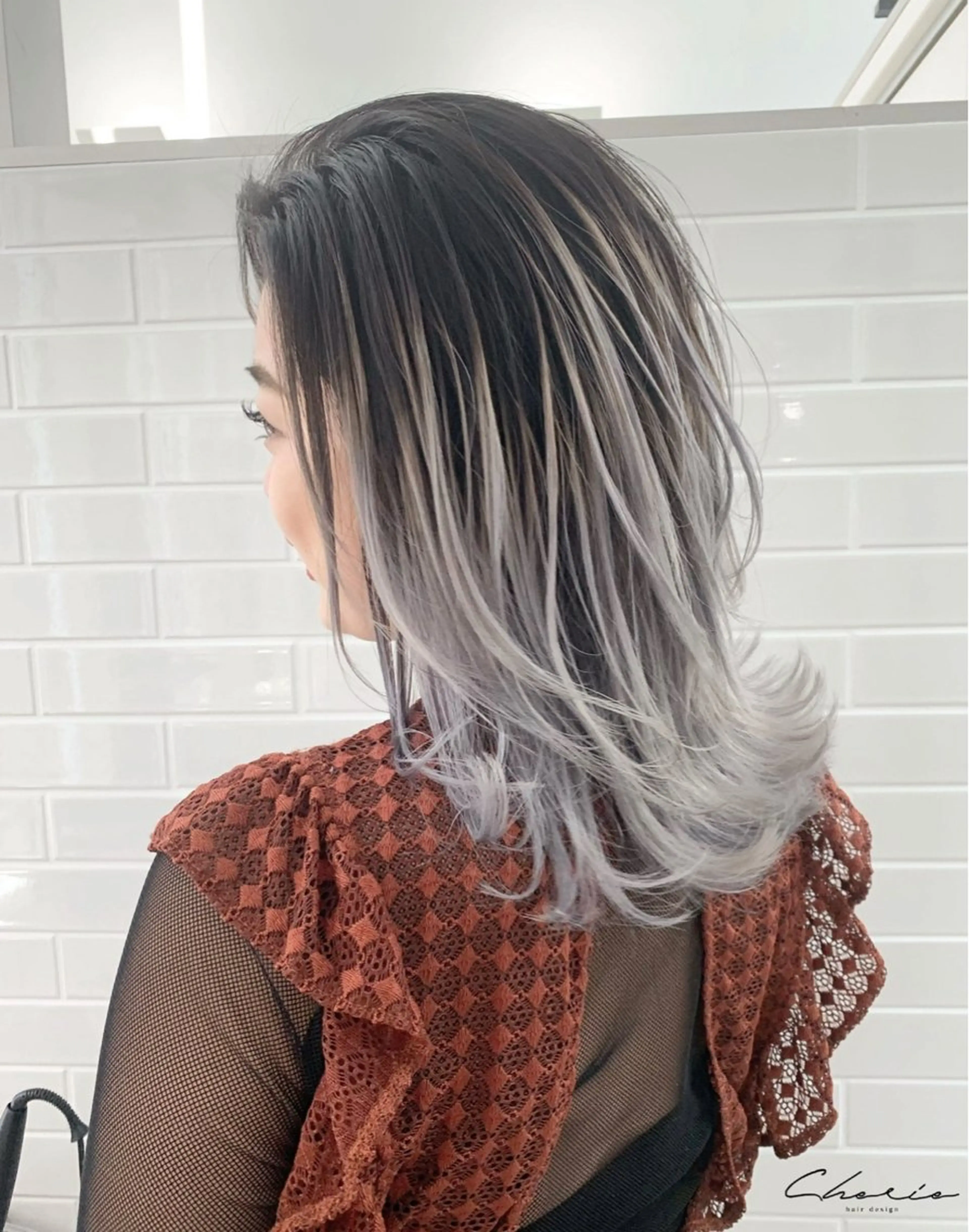 セミロング カラー 黒髪 カット ヘアカラー トリートメント CHERIEブリーチ ダブルカラー　天神のヘアスタイル