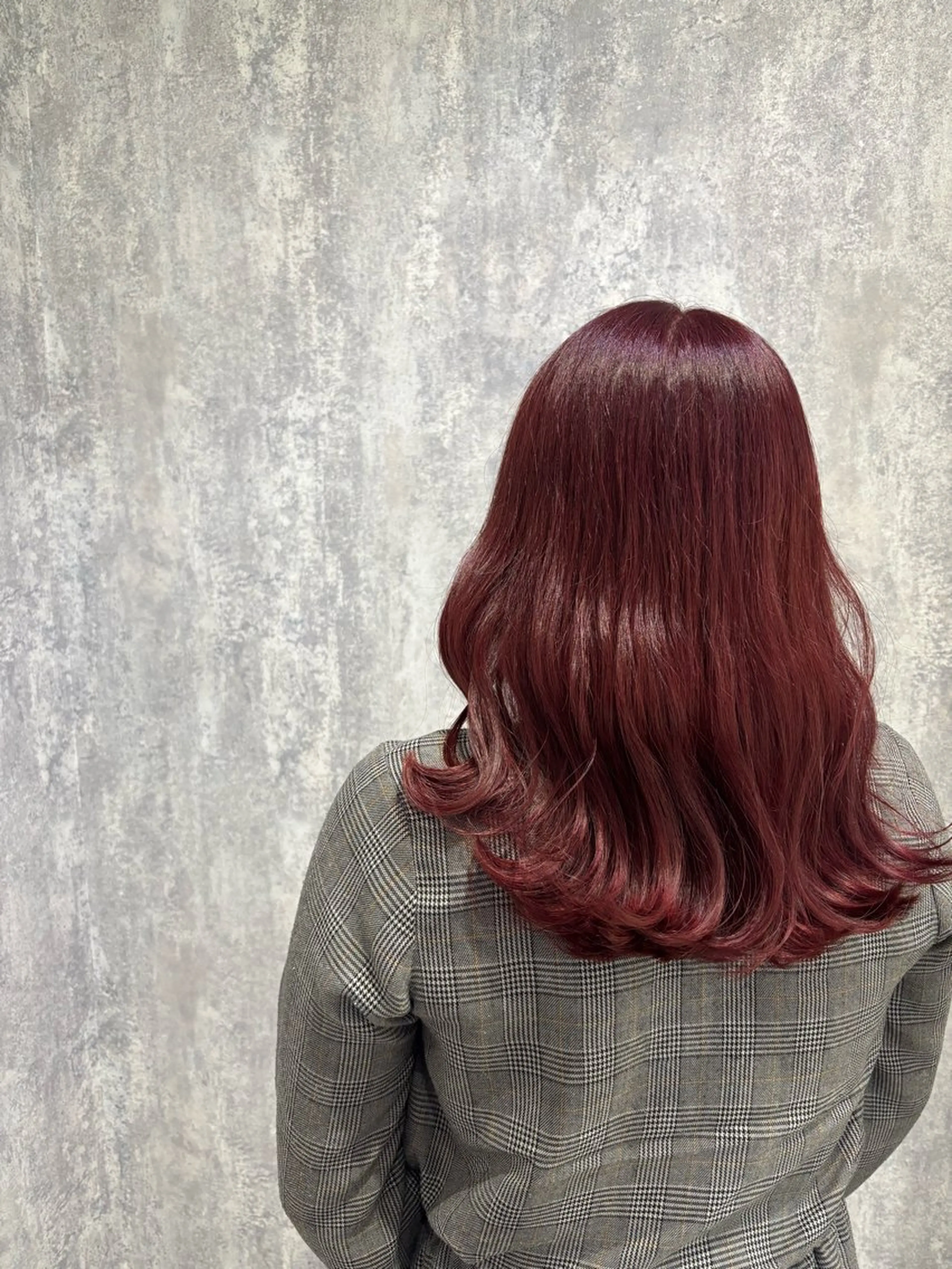 セミロング カラー ブリーチ ピンクカラー バイオレットカラー カット ヘアカラー トリートメント 詩乃🎀ピンク 暖色系🫧レイヤーのヘアスタイル