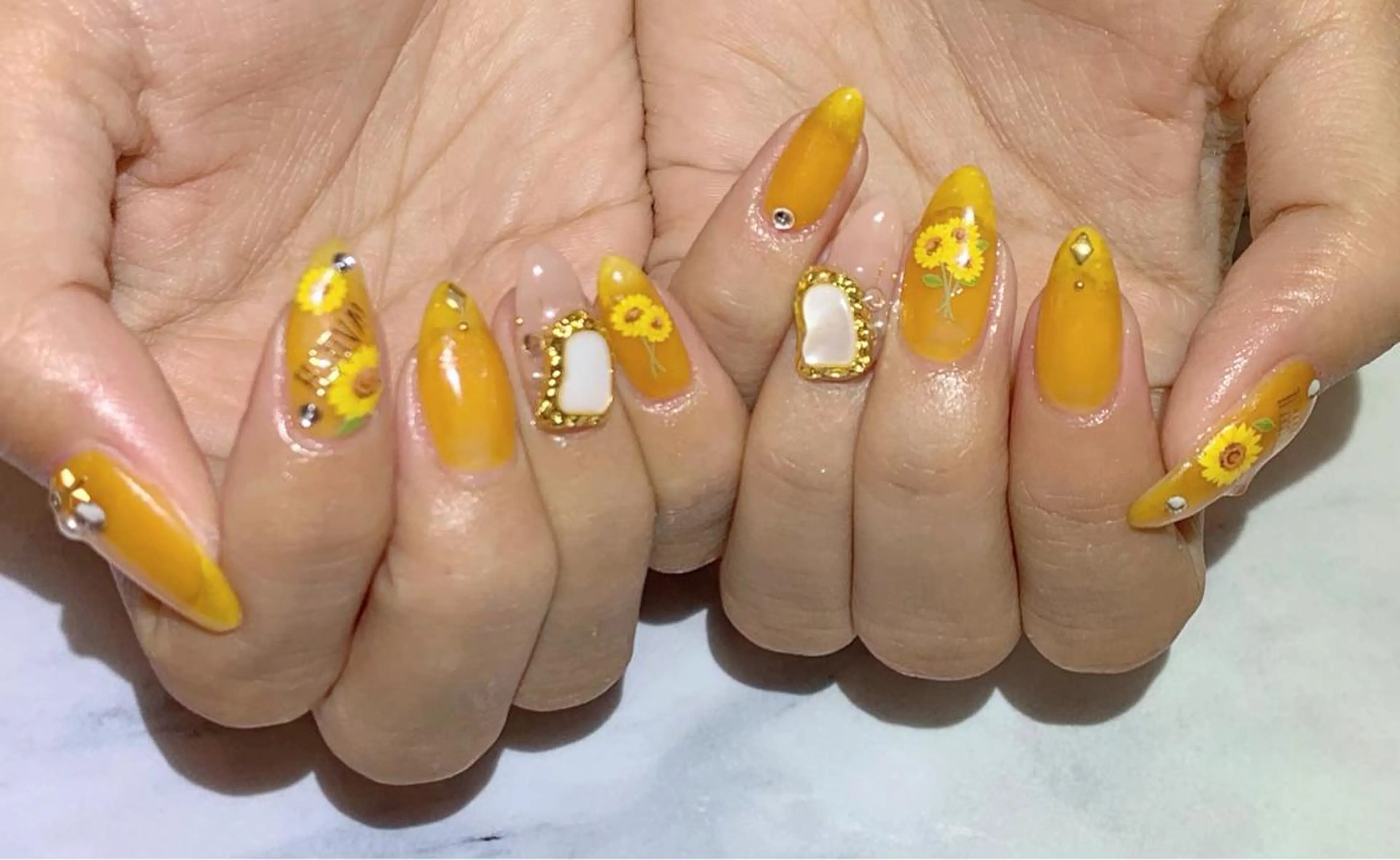 ネイル Lino+ ネイル&よもぎ蒸しのネイルデザイン