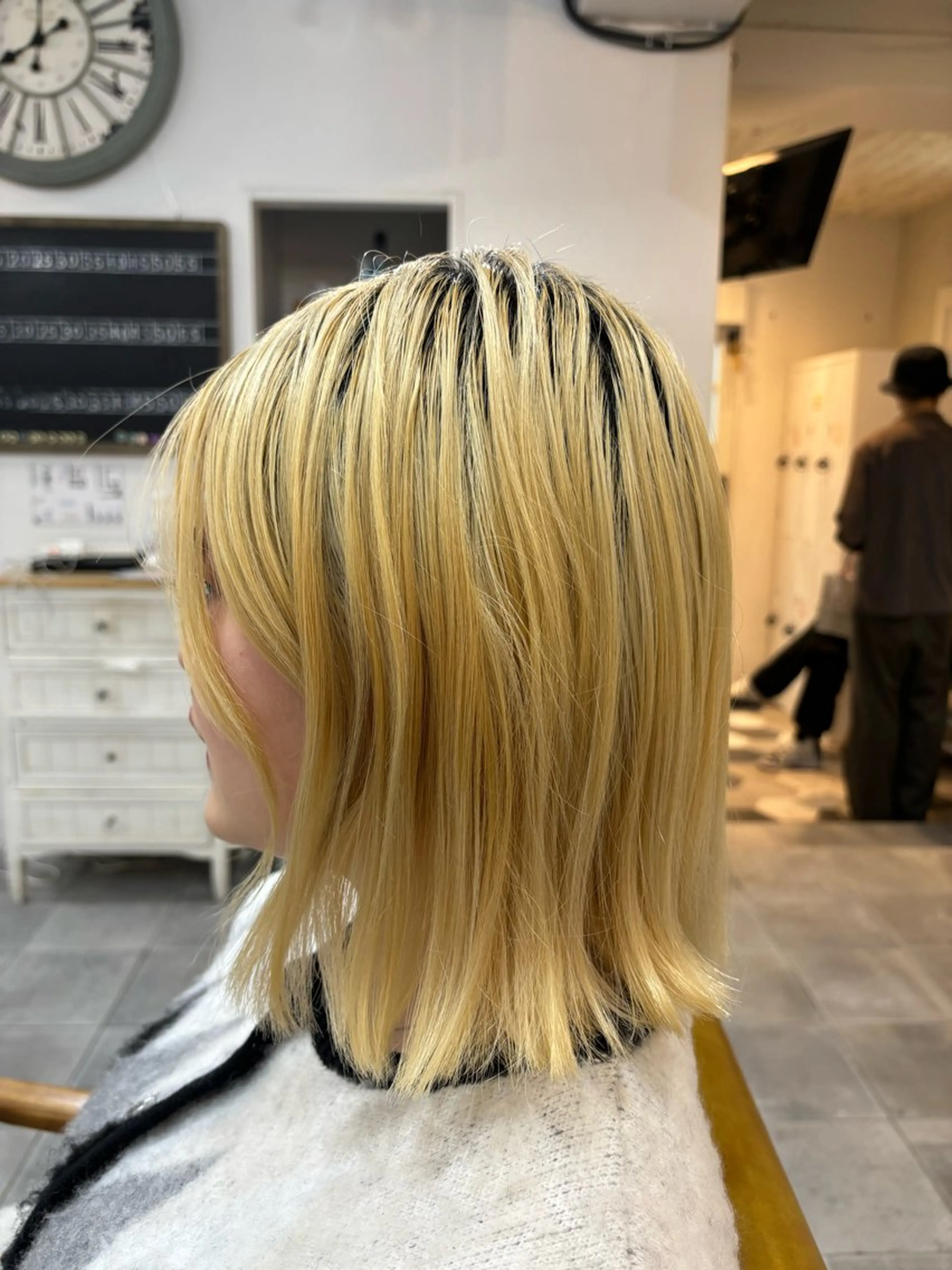 ミディアム カラー ブリーチ SHIAN八王子店 仁香𓂃 𓈒𓏸のヘアスタイル