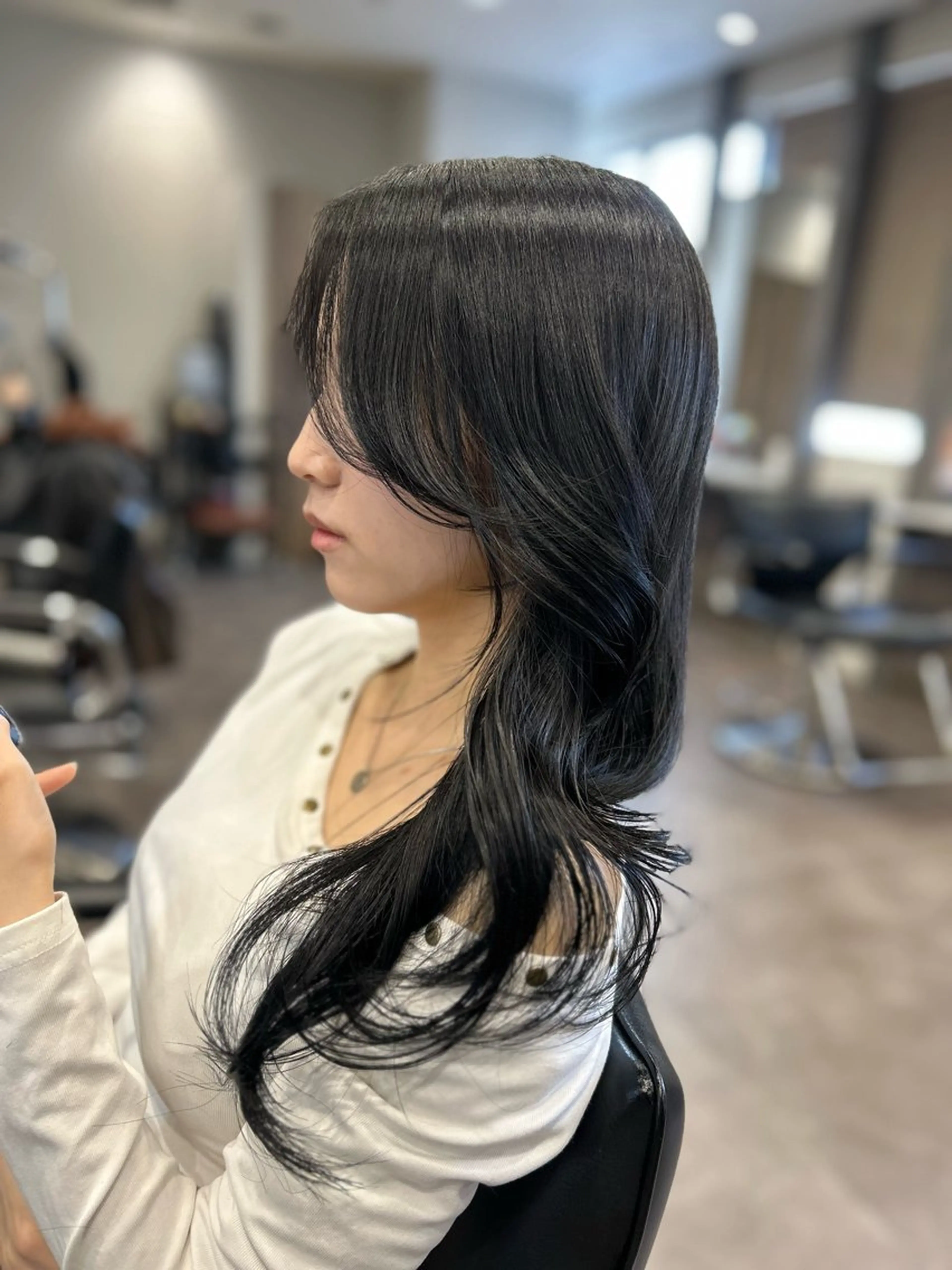 ロング カラー 黒髪 ブルーカラー ブルーブラック 透明感カラー くびれヘア カット ヘアカラー トリートメント CIEL 難波店所属・🎀透明感/レイヤ ー/Kotona🎀のヘアスタイル