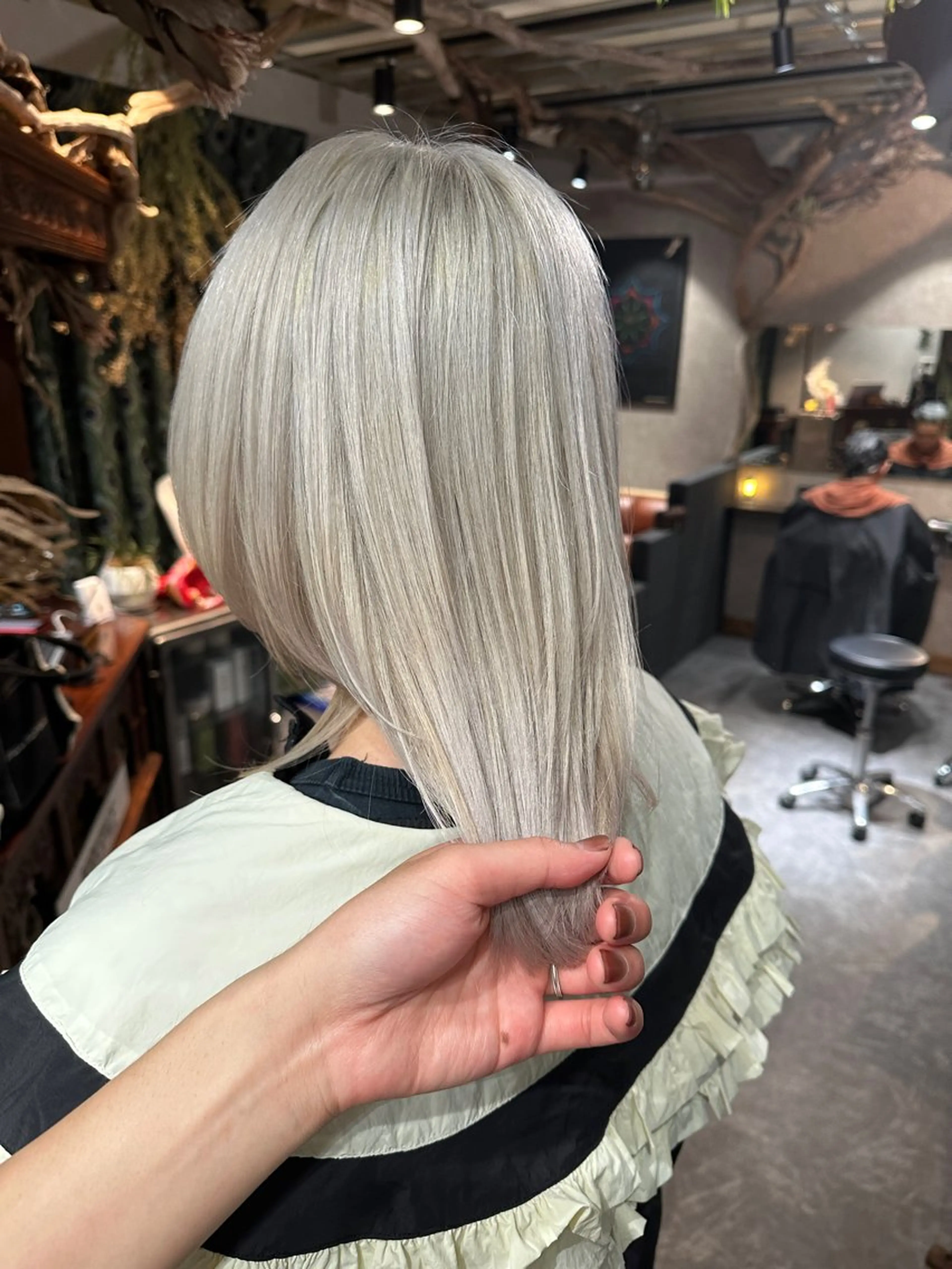 ミディアム カラー ミディアムパーマ ブリーチ ケアブリーチ ダブルカラー ハイライトカラー ヘアカラー トリートメント レイヤーブリーチ特化 ホワイト専門/岸のヘアスタイル