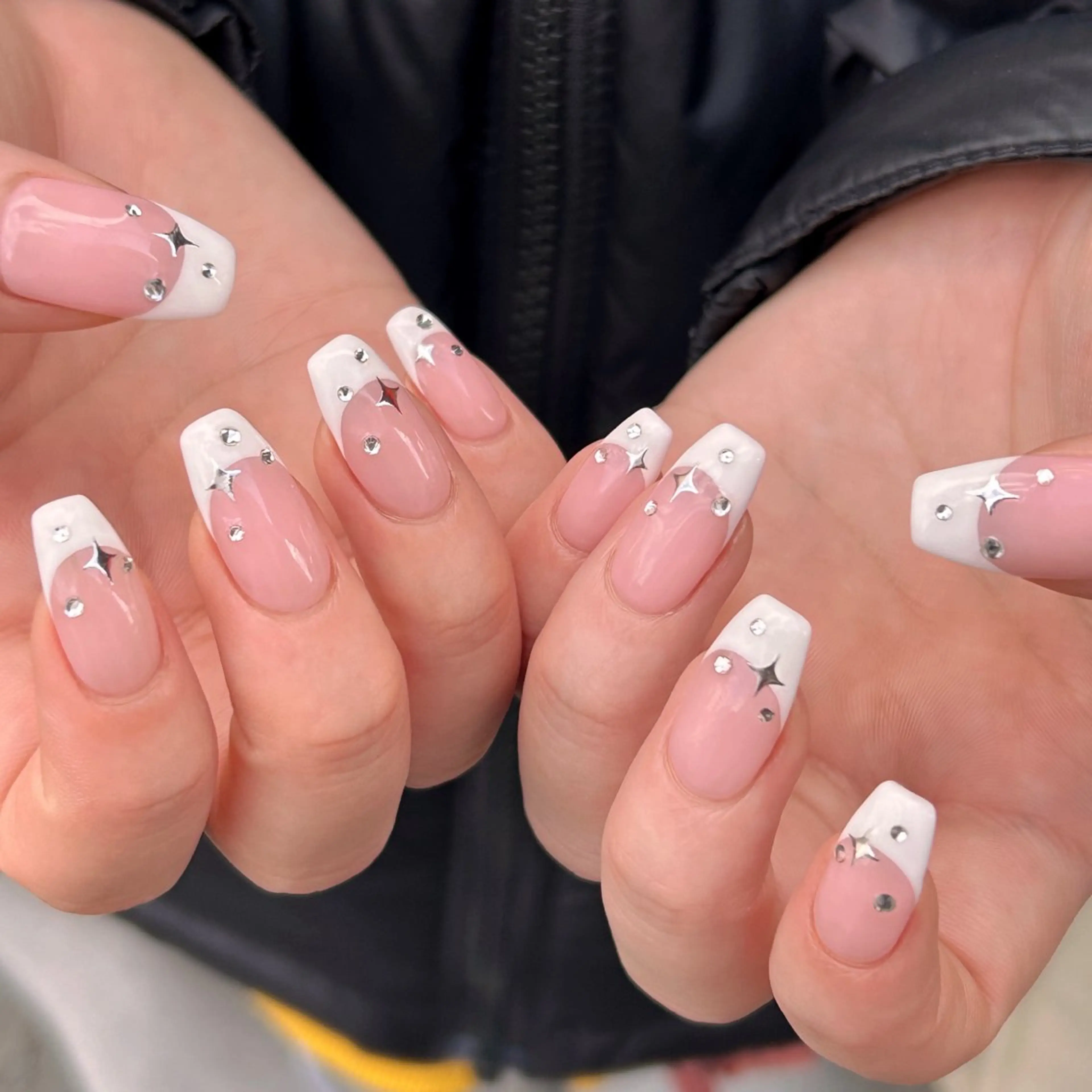 ネイル フレンチネイル キラキラネイル ハンドネイル MILE. mukonosouのネイルデザイン