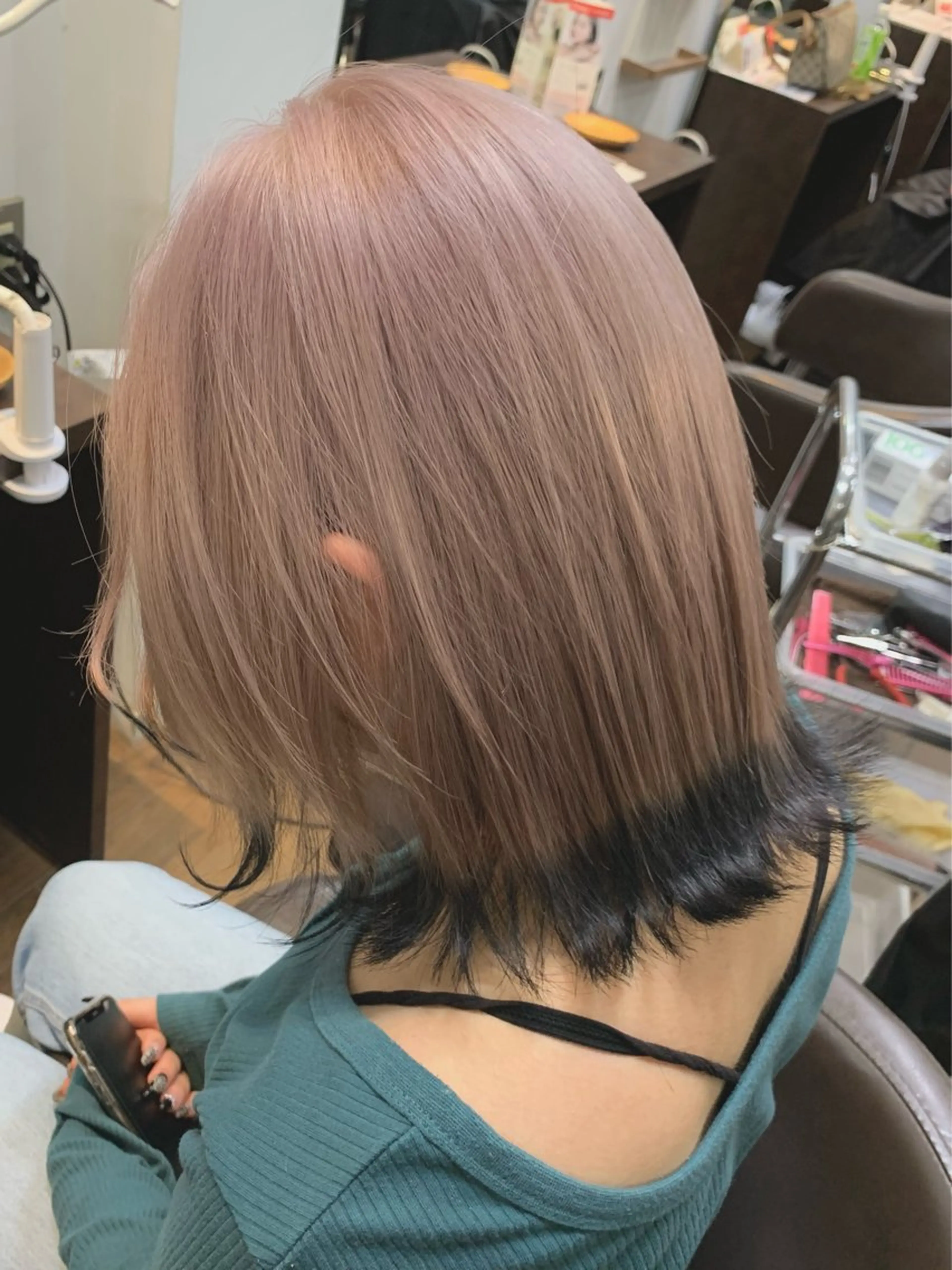 ミディアム カラー ベージュカラー 黒髪 デザインカラー ラベンダーカラー ラベンダーベージュ ヘアカラー トリートメント 小笠原 菜緒のヘアスタイル