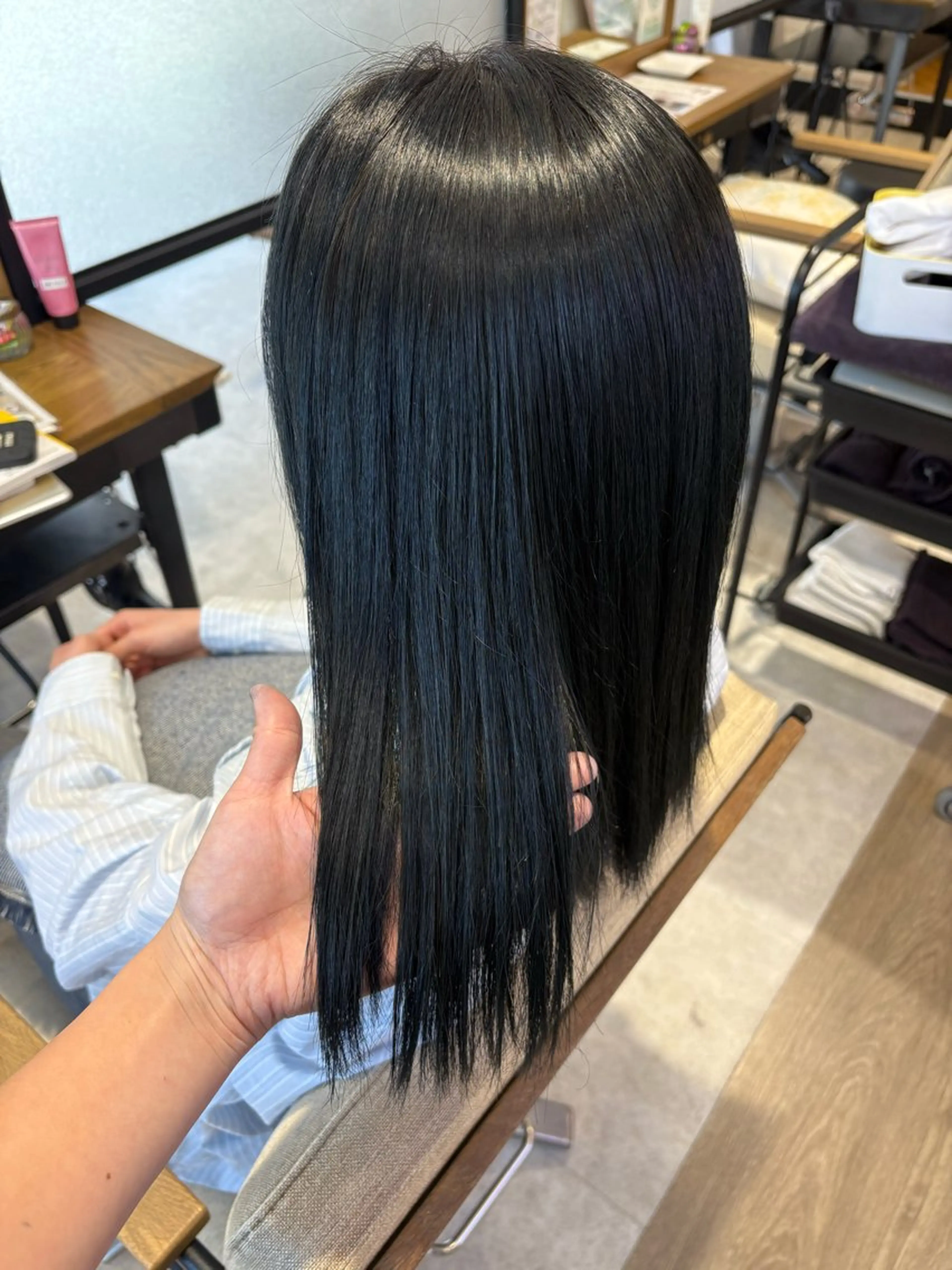 カラー 黒髪 ブルーカラー ブルーブラック ヘアカラー トリートメント 奥村 奈々加のヘアスタイル
